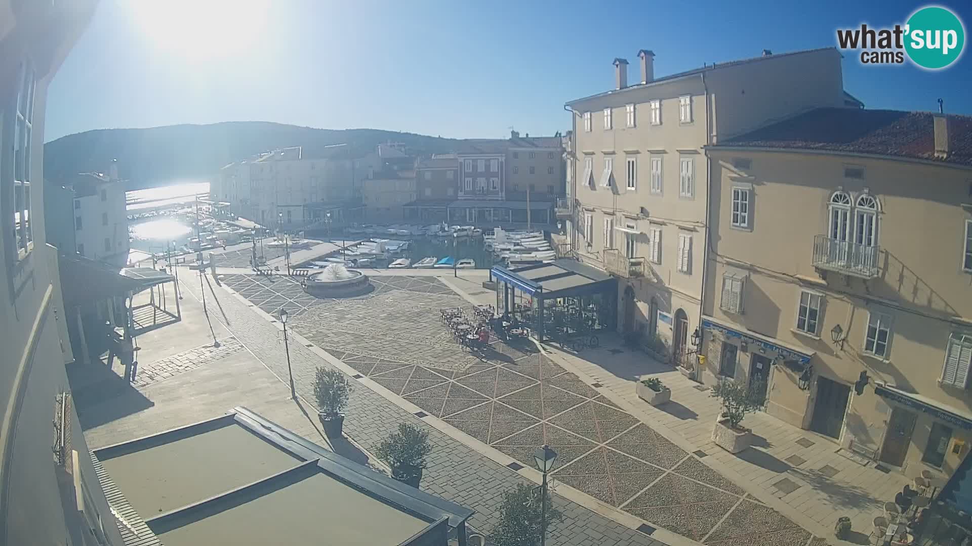 LIVE cam Cres Stadt – Hauptplatz und “mandrač” – Cres Insel – Kroatien