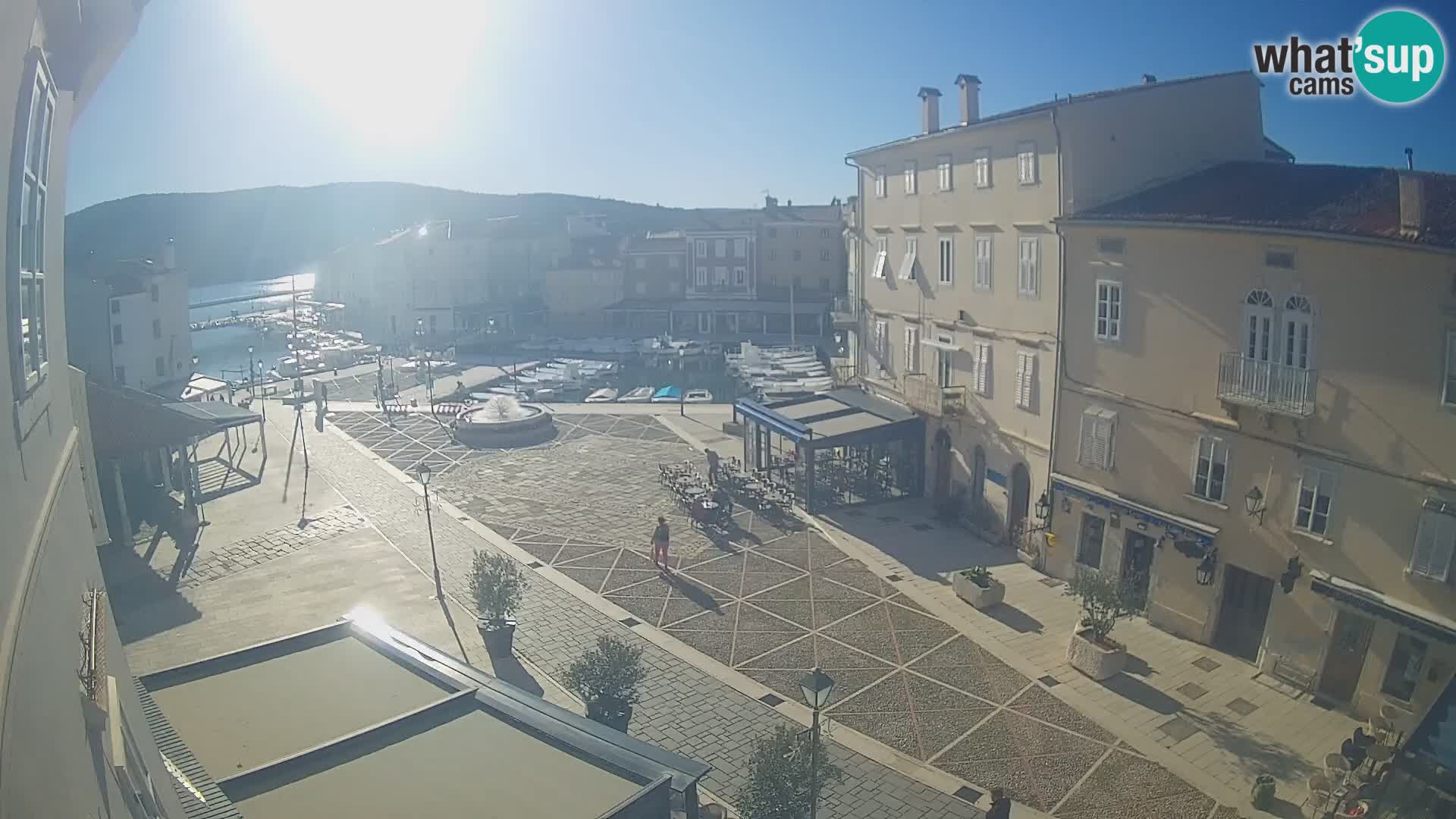 LIVE cam Cres Stadt – Hauptplatz und “mandrač” – Cres Insel – Kroatien