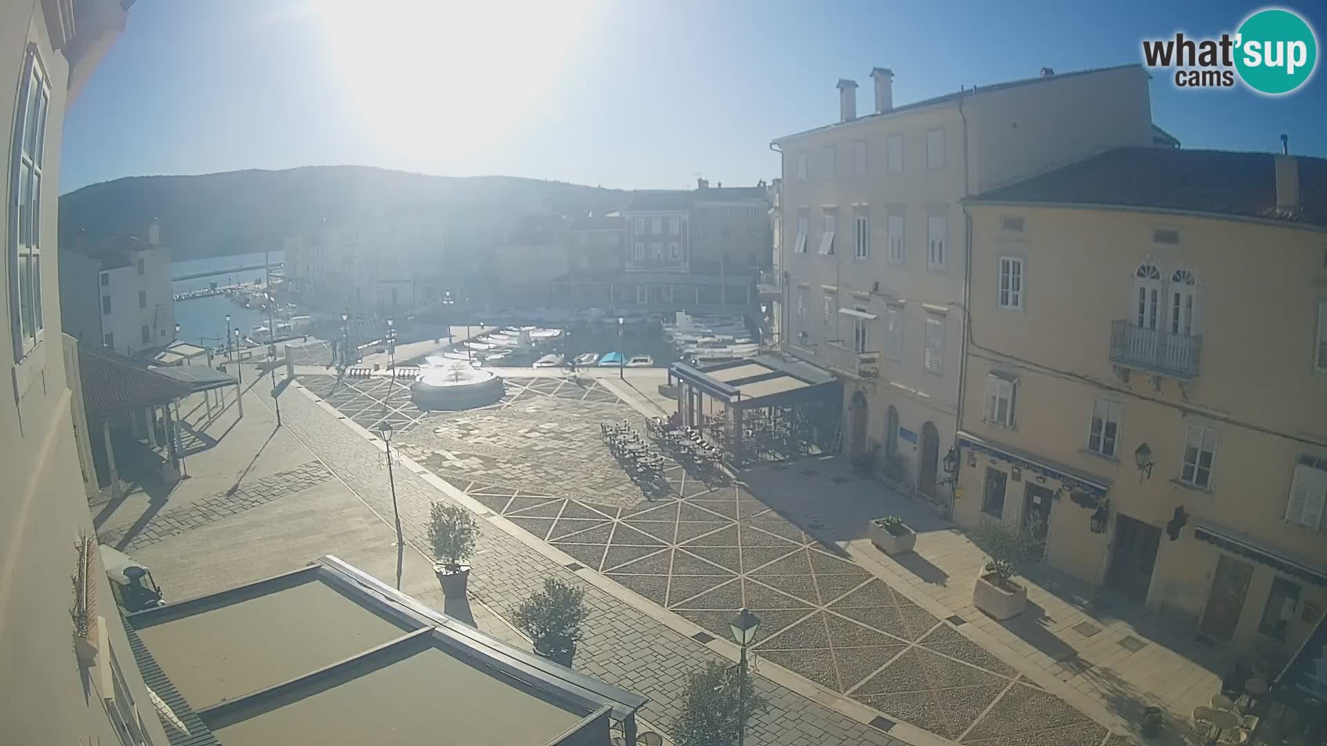 LIVE cam Cres Stadt – Hauptplatz und “mandrač” – Cres Insel – Kroatien