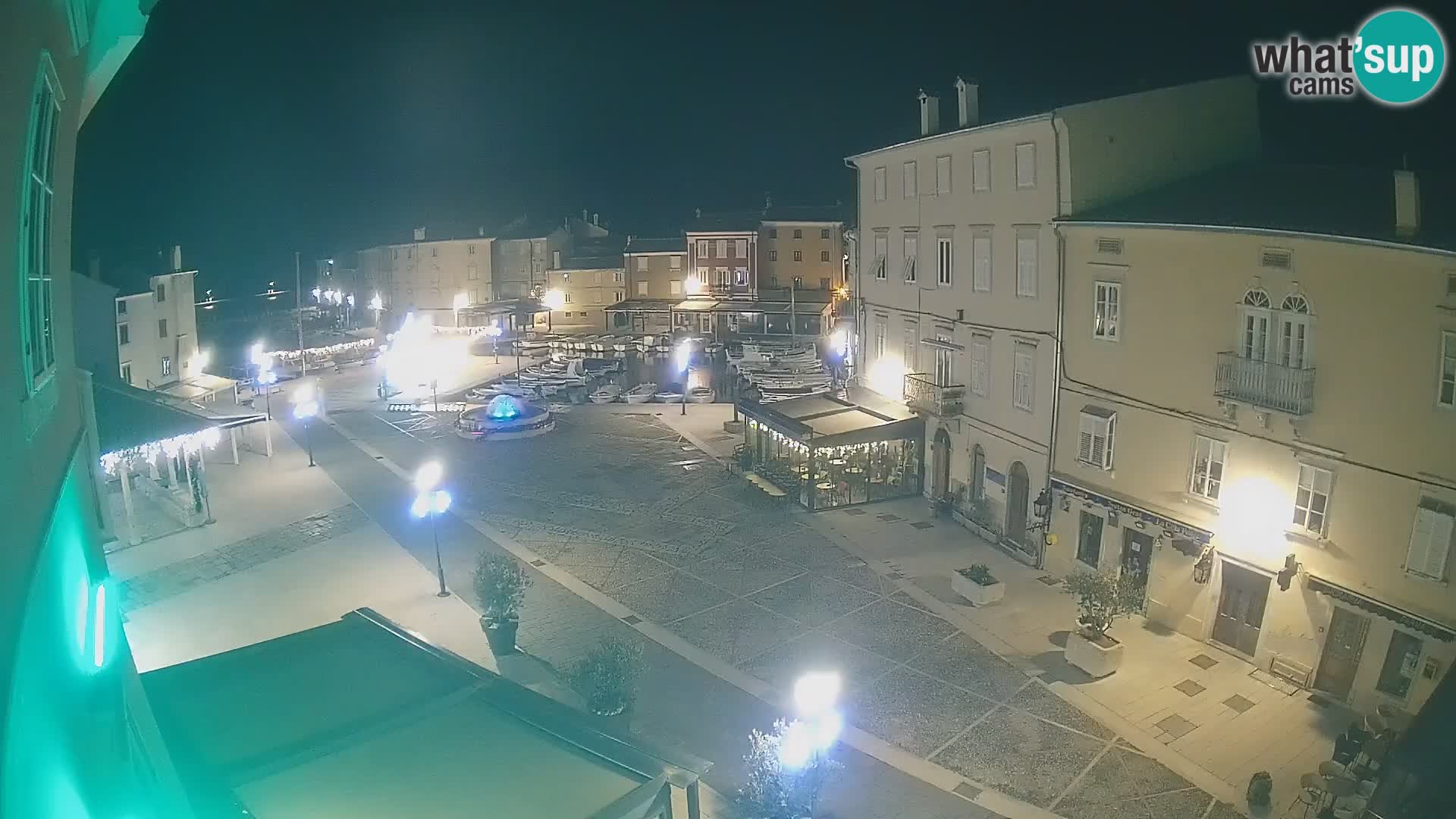 Cámara en vivo ciudad de Cres – plaza principal y “mandrač” – isla de Cres – Croacia