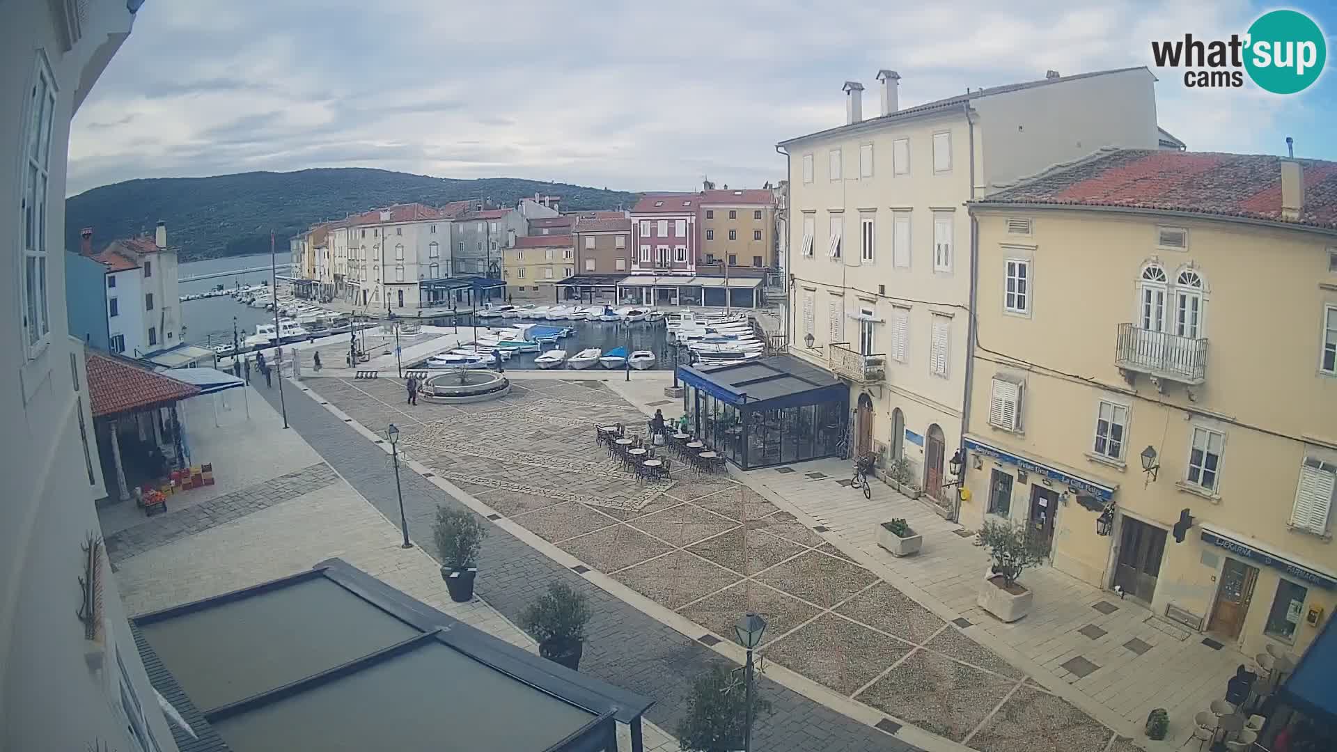 LIVE cam Cres Stadt – Hauptplatz und “mandrač” – Cres Insel – Kroatien