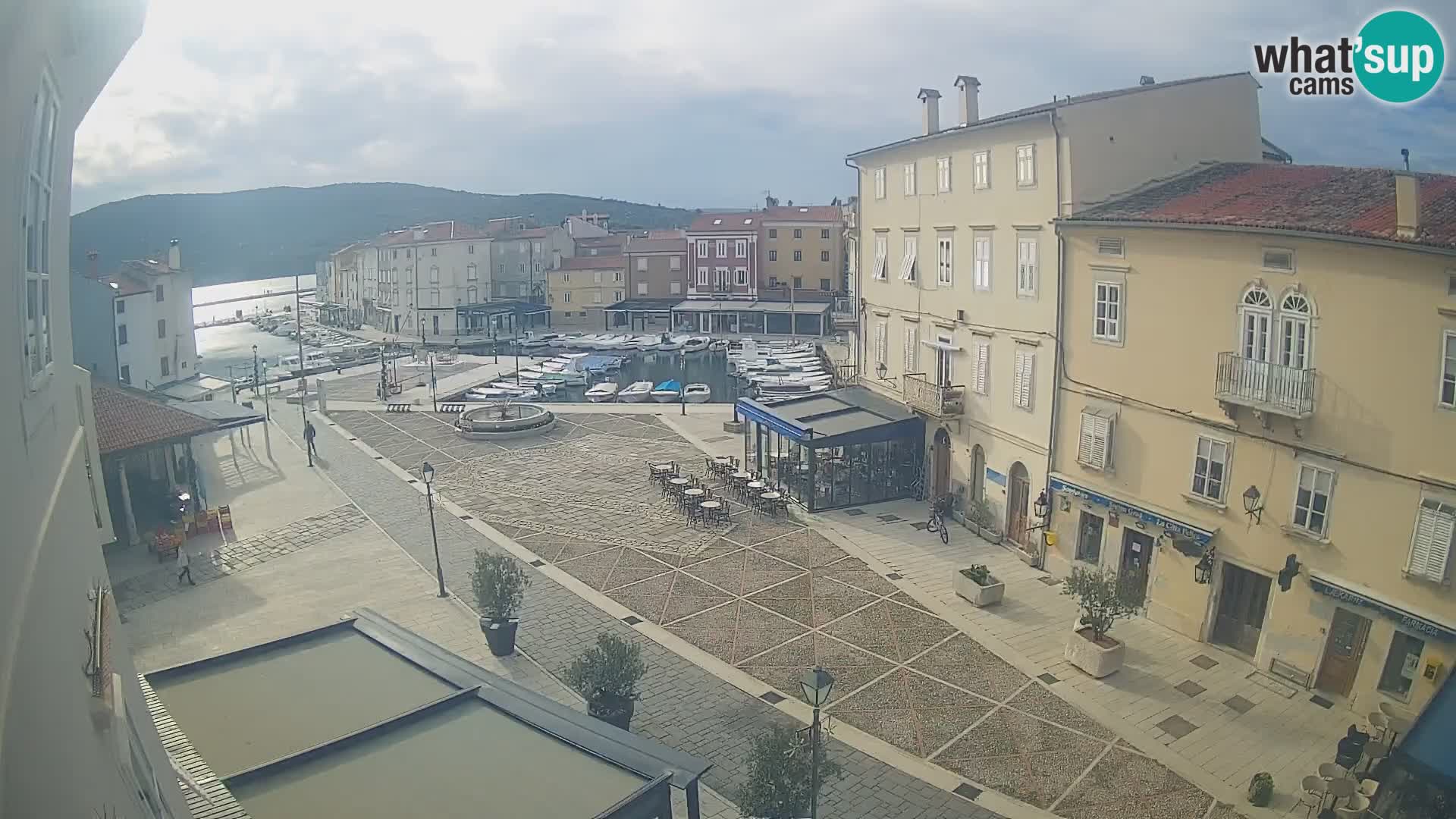 LIVE cam Cres Stadt – Hauptplatz und “mandrač” – Cres Insel – Kroatien