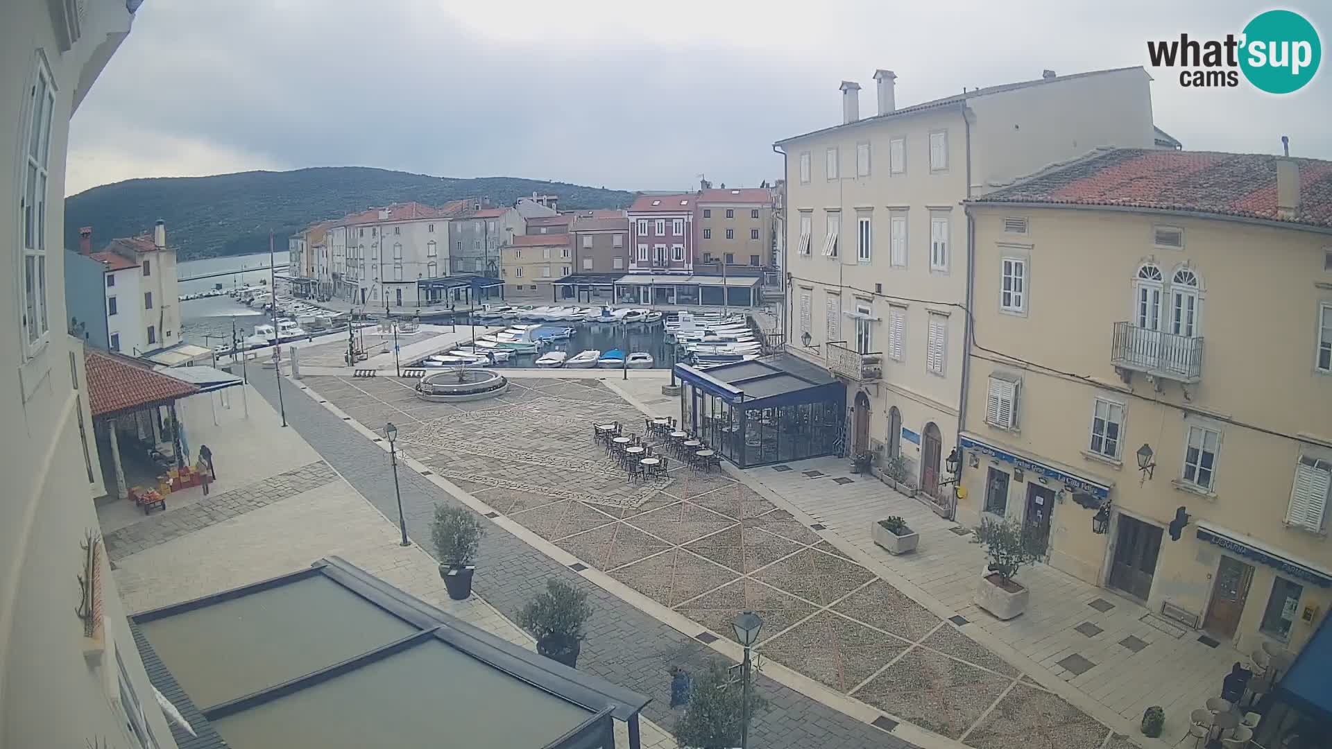 LIVE cam Cres Stadt – Hauptplatz und “mandrač” – Cres Insel – Kroatien