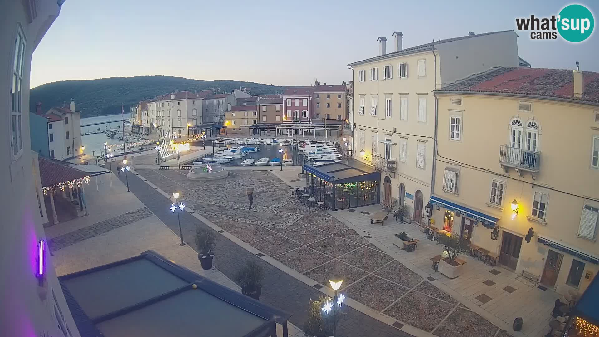 LIVE cam Cres city – main square and “mandrač” – Cres island – Croatia