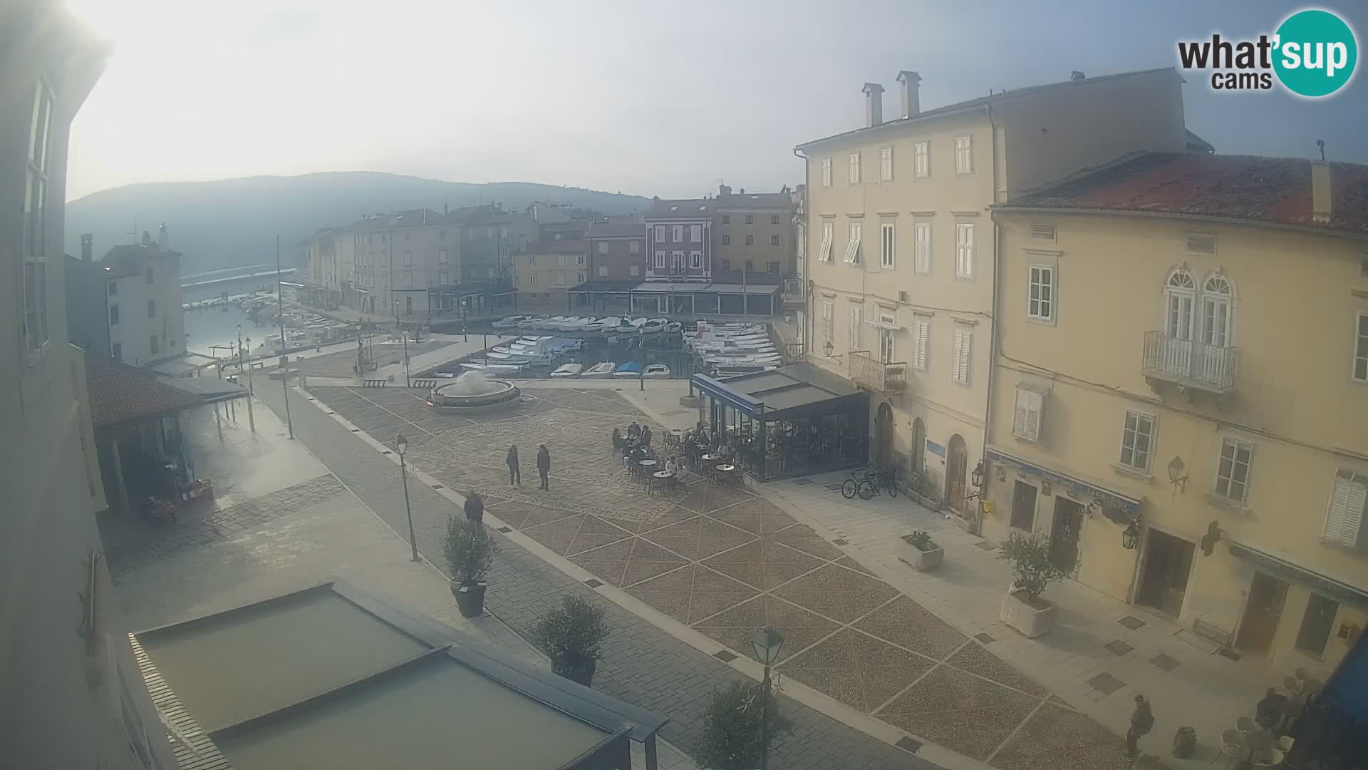 LIVE cam Cres città – piazza principale e “mandrač” – isola di Cherso – Croazia