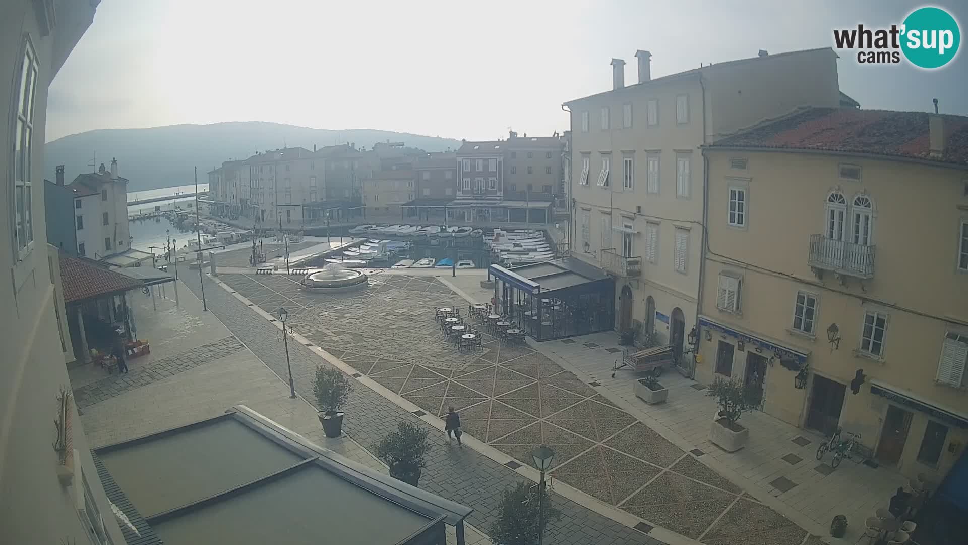 LIVE cam Cres Stadt – Hauptplatz und “mandrač” – Cres Insel – Kroatien