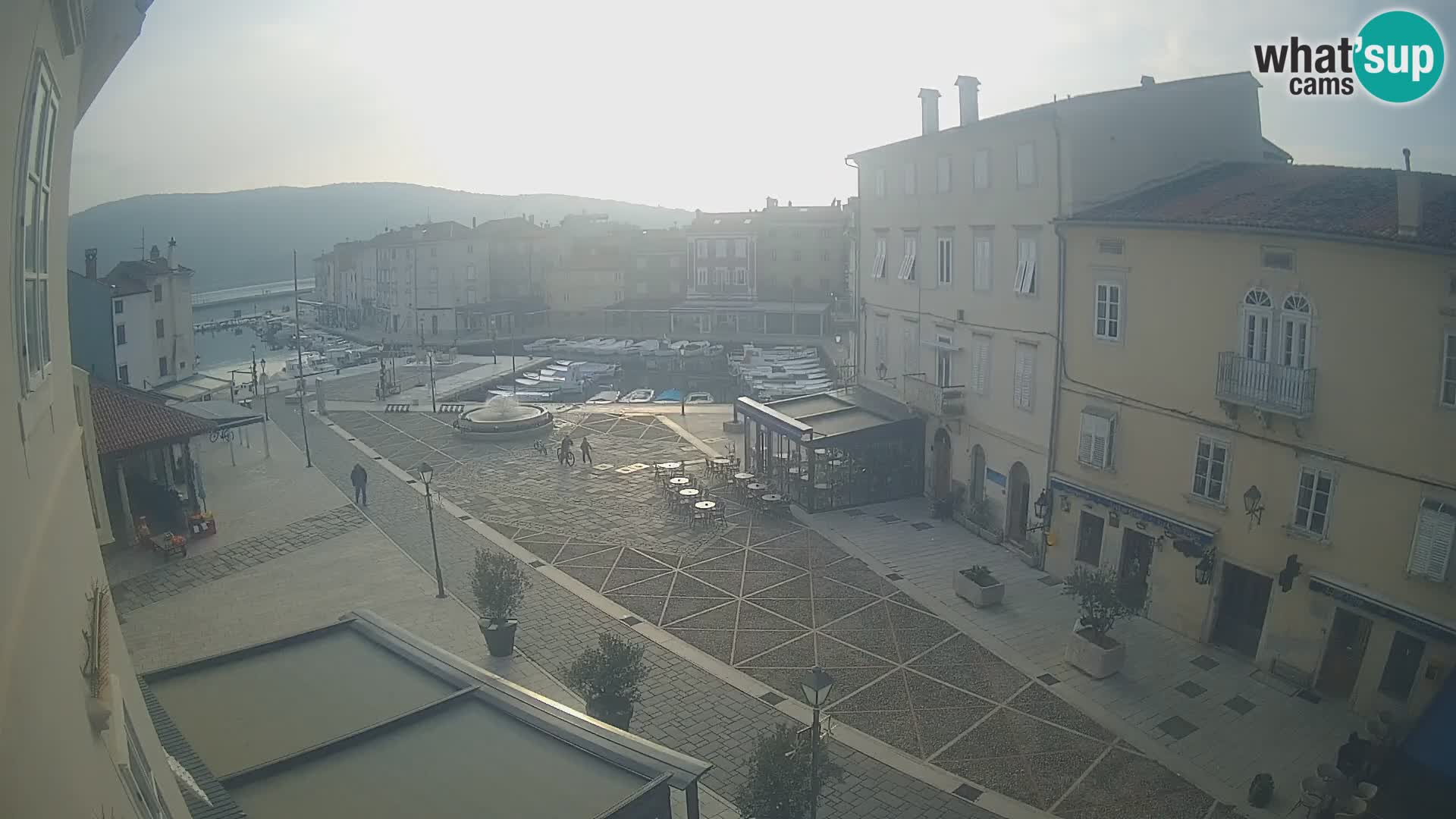 LIVE cam Cres città – piazza principale e “mandrač” – isola di Cherso – Croazia