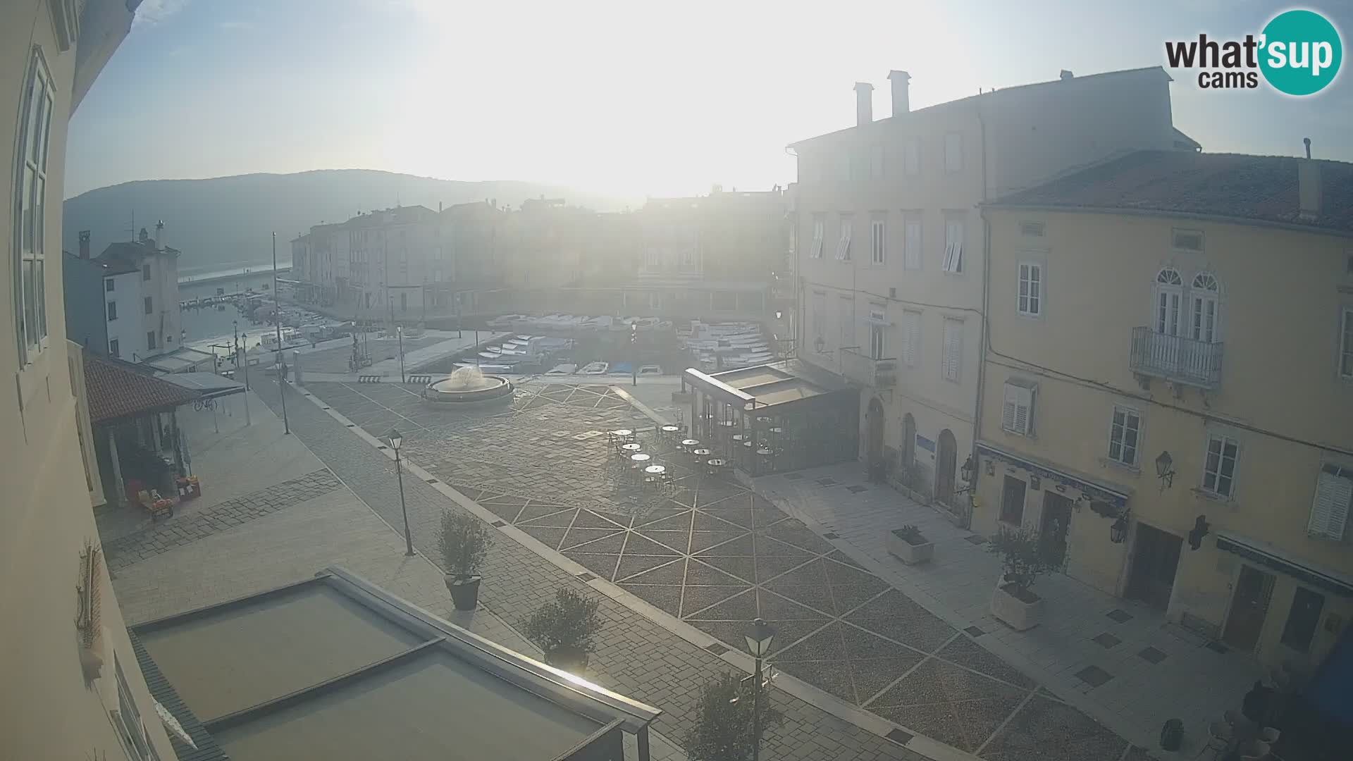 LIVE cam Cres Stadt – Hauptplatz und “mandrač” – Cres Insel – Kroatien