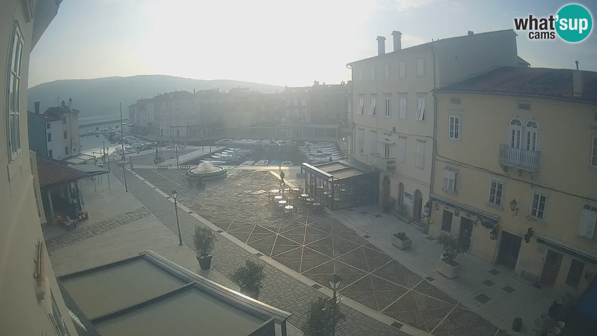 LIVE cam Cres Stadt – Hauptplatz und “mandrač” – Cres Insel – Kroatien