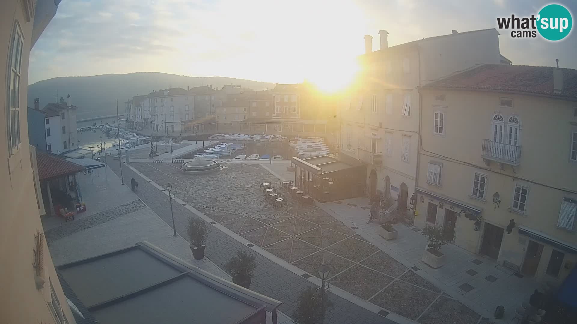 LIVE cam Cres Stadt – Hauptplatz und “mandrač” – Cres Insel – Kroatien