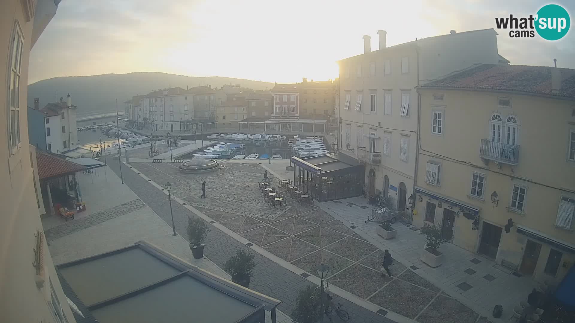 LIVE cam Cres città – piazza principale e “mandrač” – isola di Cherso – Croazia