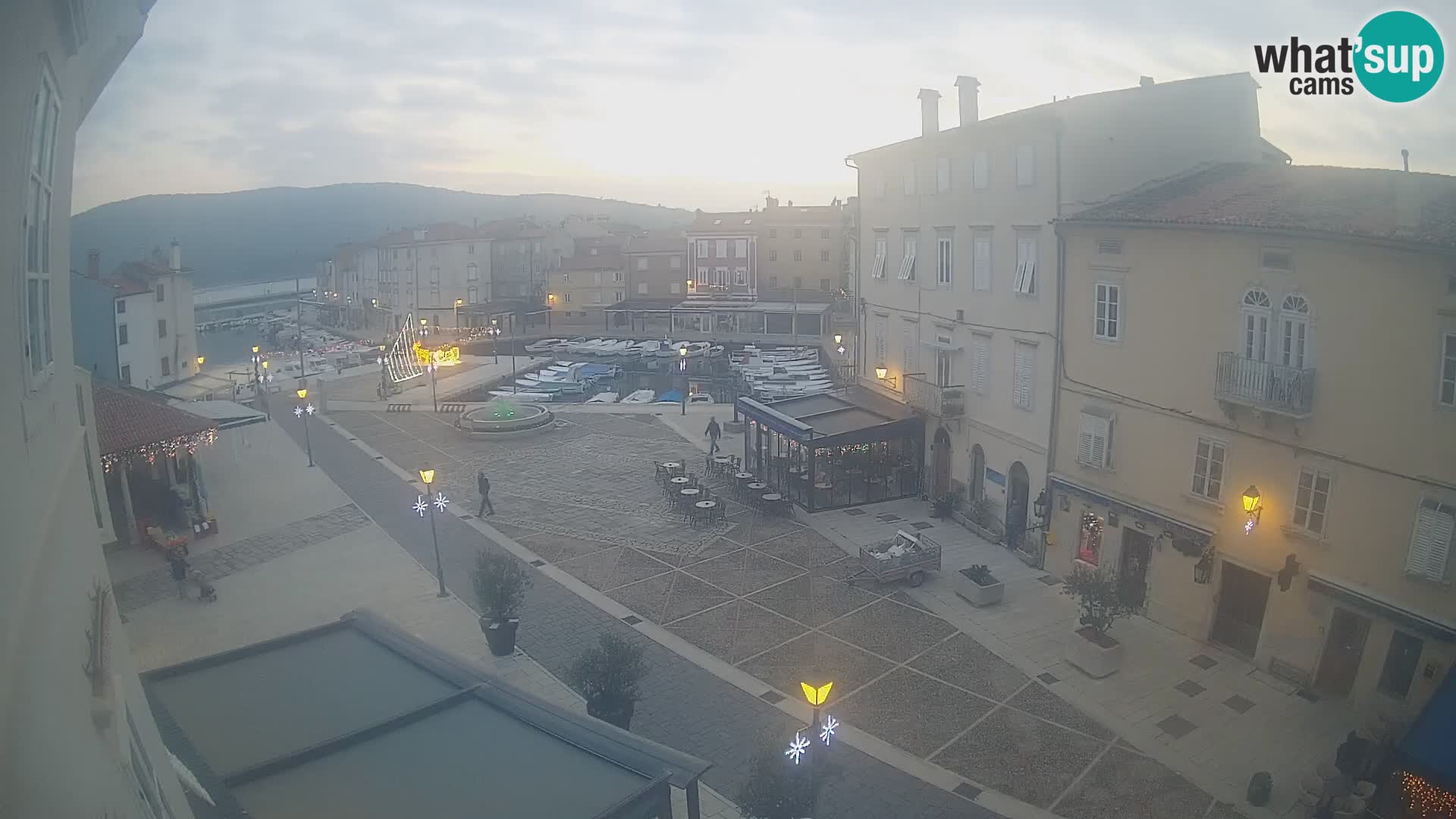 LIVE cam Cres Stadt – Hauptplatz und “mandrač” – Cres Insel – Kroatien