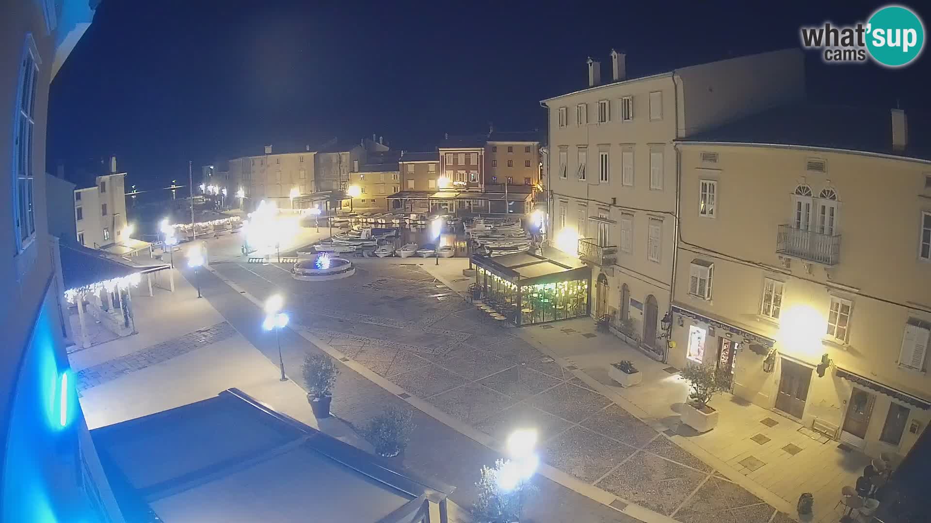 LIVE cam Cres city – place principale et “mandrač” – île de Cres – Croatie