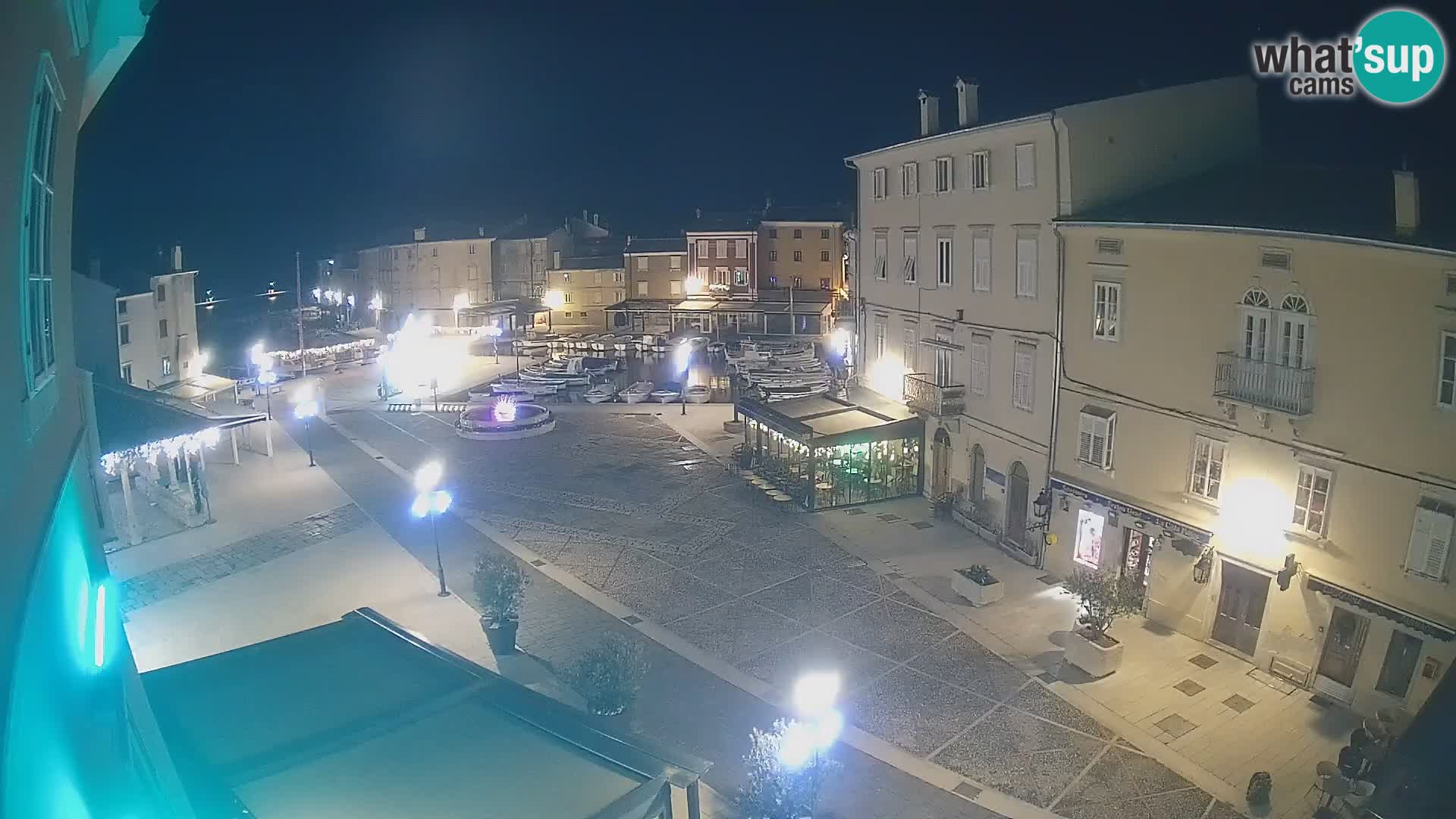 LIVE cam Cres city – place principale et “mandrač” – île de Cres – Croatie