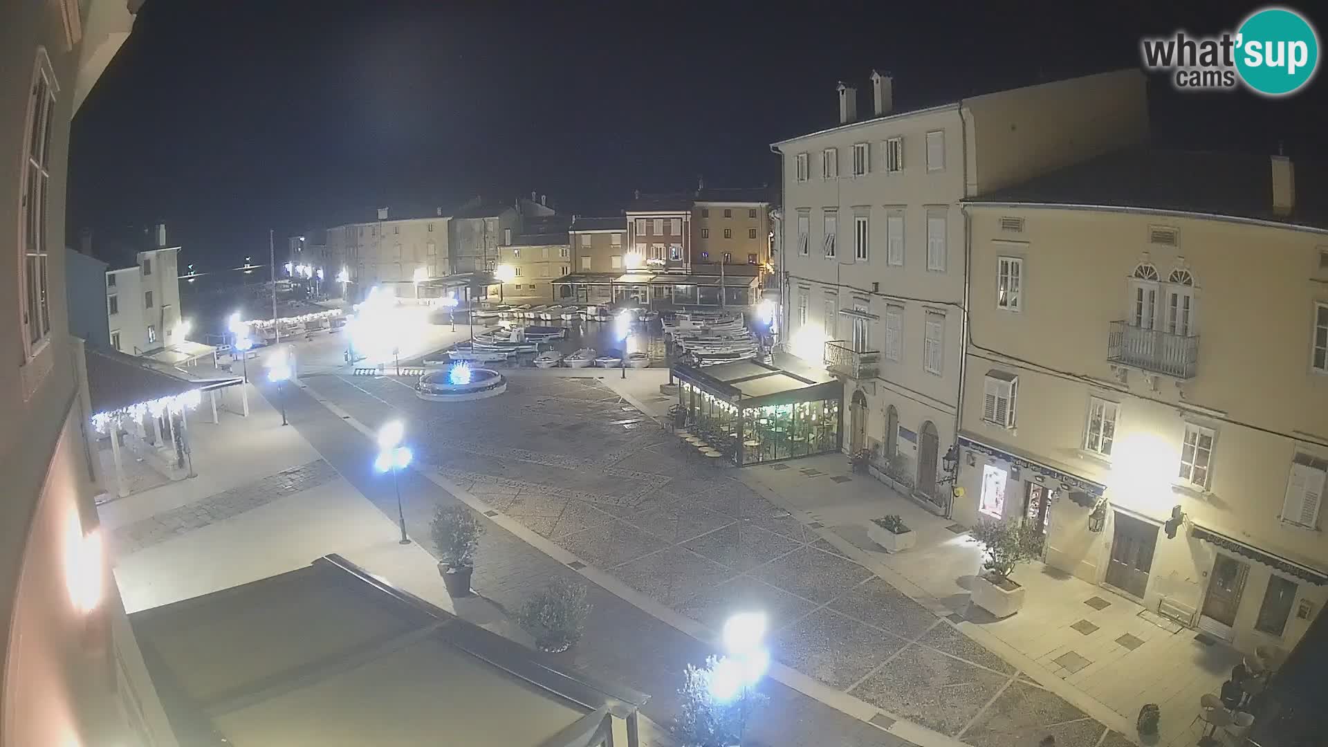 LIVE cam Cres city – place principale et “mandrač” – île de Cres – Croatie