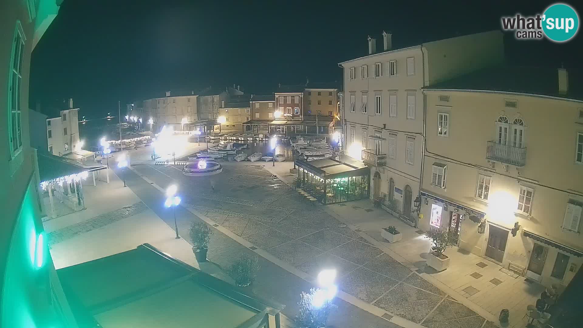 Cámara en vivo ciudad de Cres – plaza principal y “mandrač” – isla de Cres – Croacia