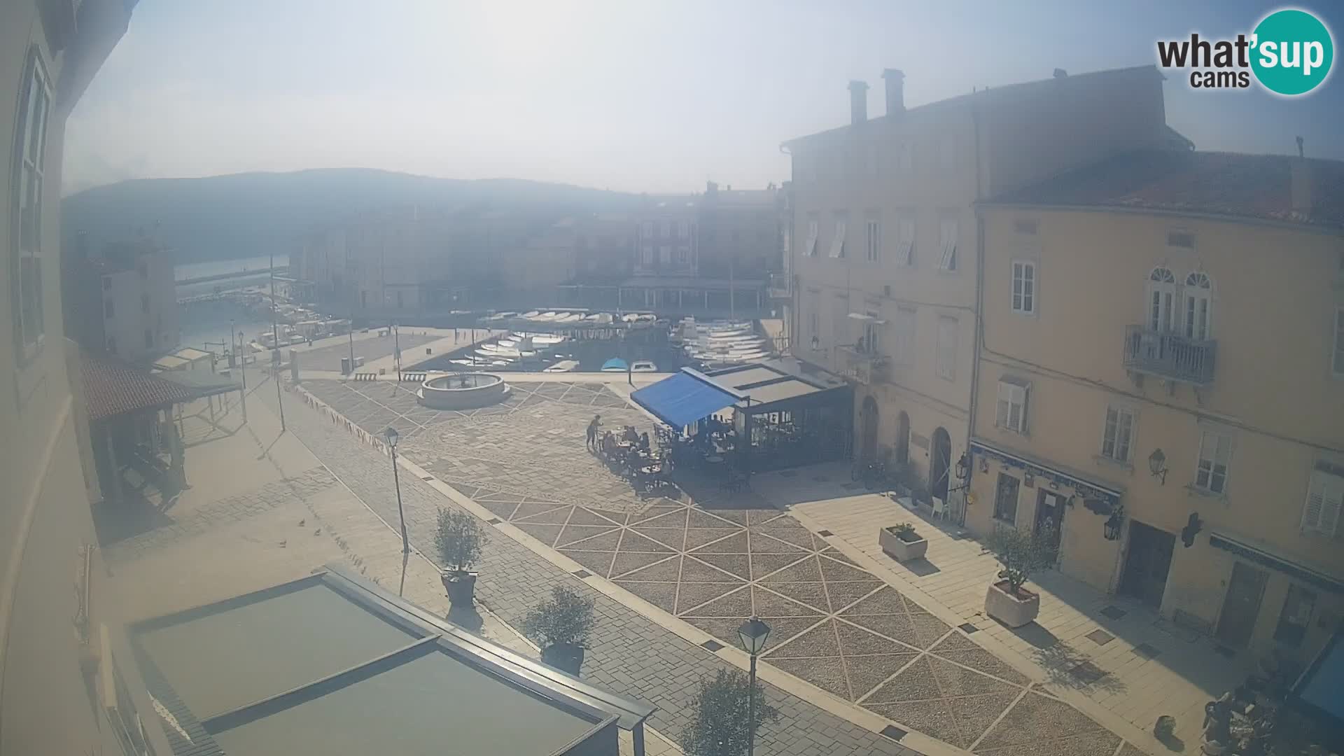 LIVE cam Cres Stadt – Hauptplatz und “mandrač” – Cres Insel – Kroatien