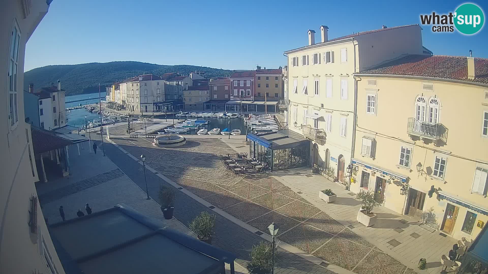 LIVE cam Cres città – piazza principale e “mandrač” – isola di Cherso – Croazia