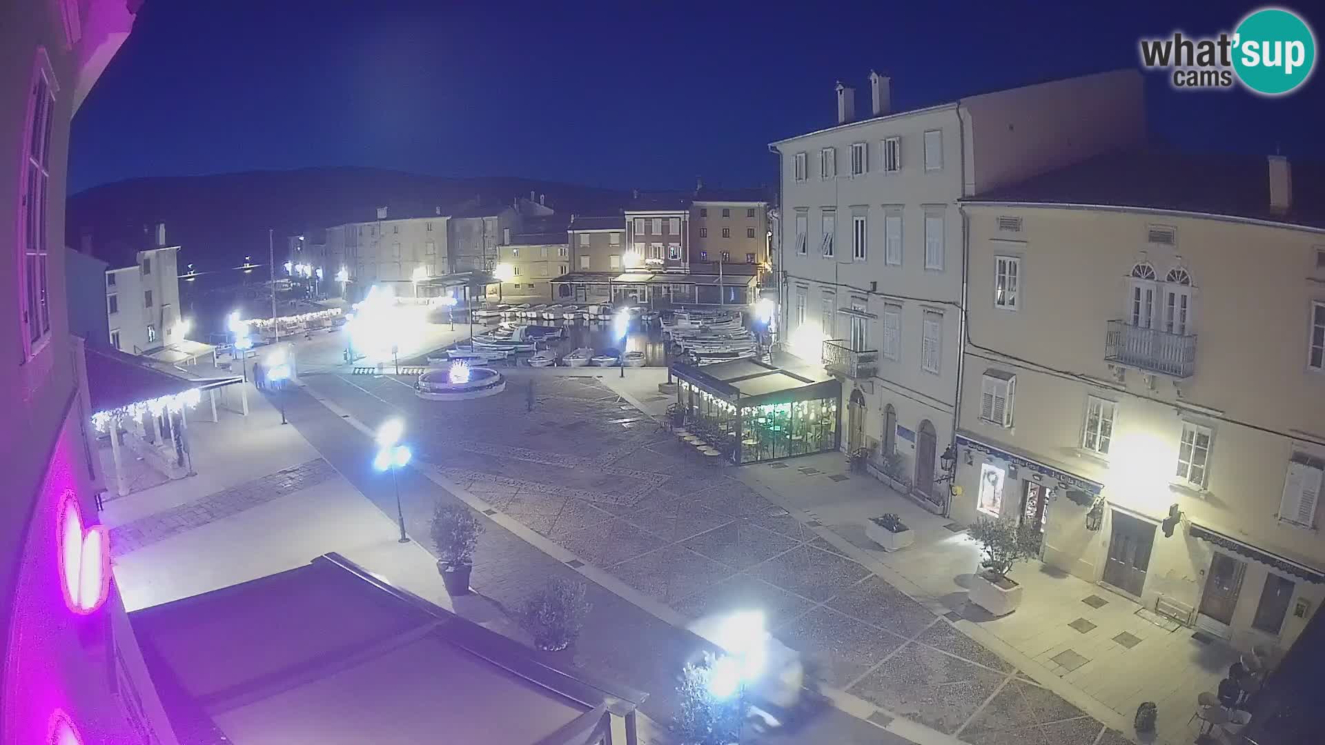 LIVE cam Cres city – place principale et “mandrač” – île de Cres – Croatie