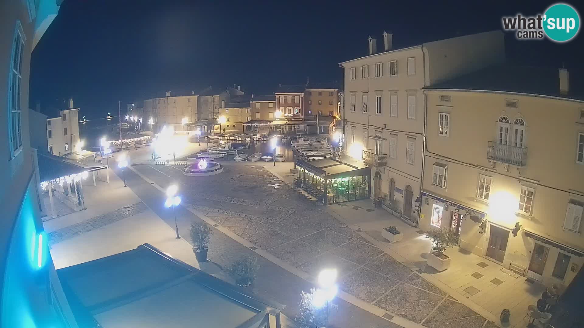 LIVE cam Cres city – place principale et “mandrač” – île de Cres – Croatie