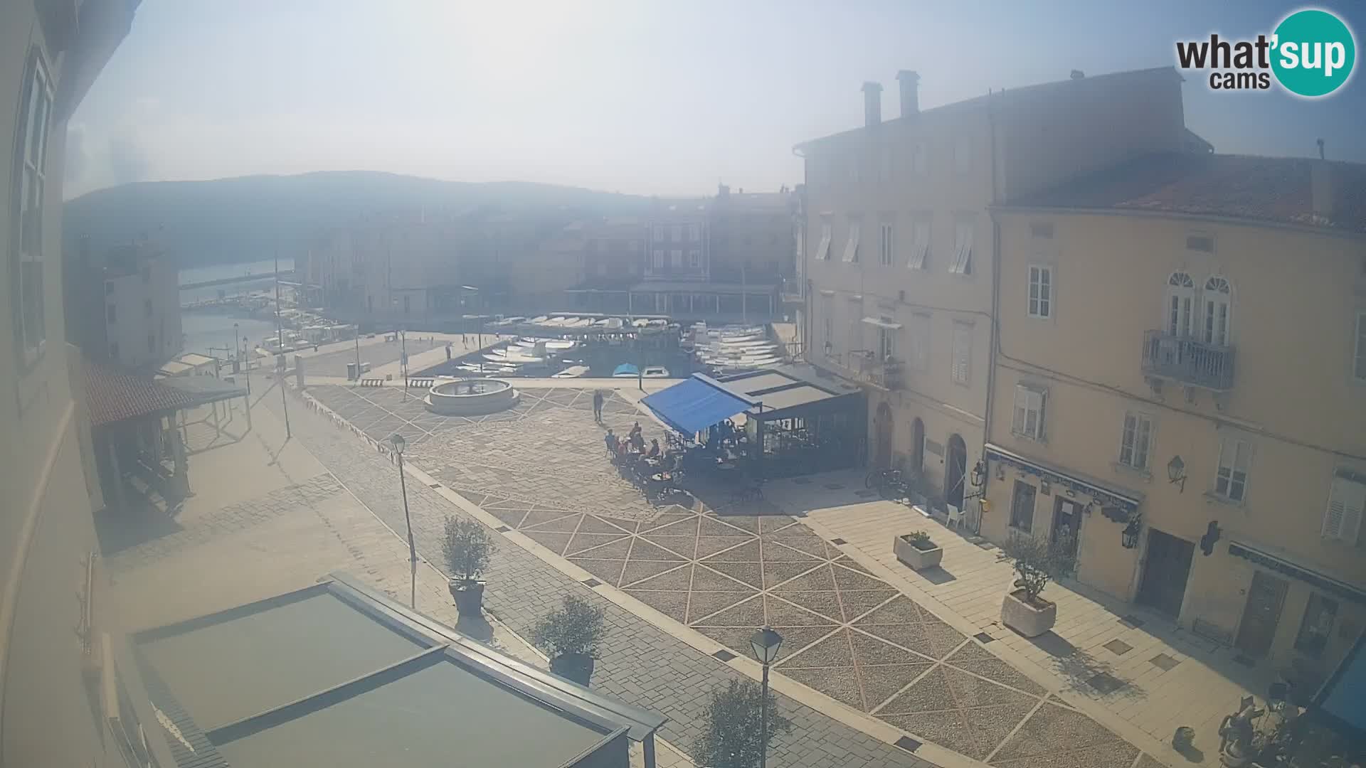 LIVE cam Cres Stadt – Hauptplatz und “mandrač” – Cres Insel – Kroatien