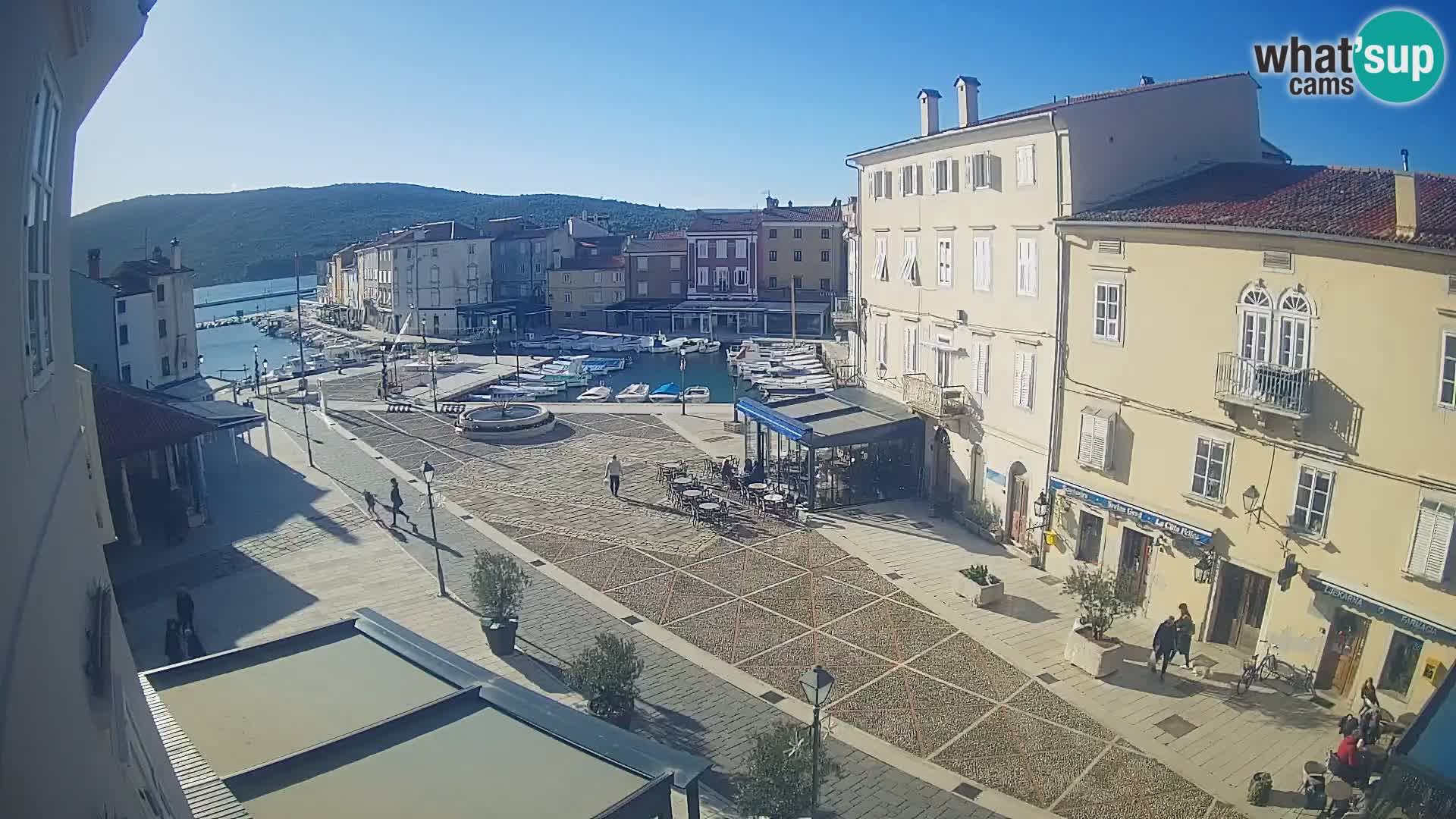 LIVE cam Cres city – place principale et “mandrač” – île de Cres – Croatie