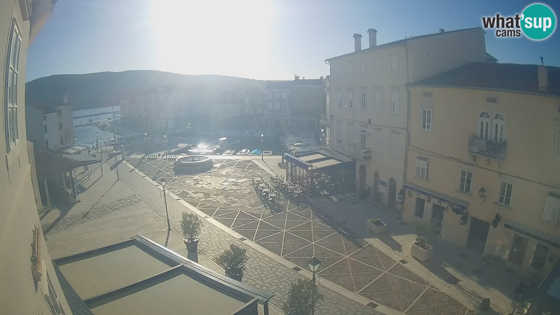 LIVE cam Cres città – piazza principale e “mandrač” – isola di Cherso – Croazia