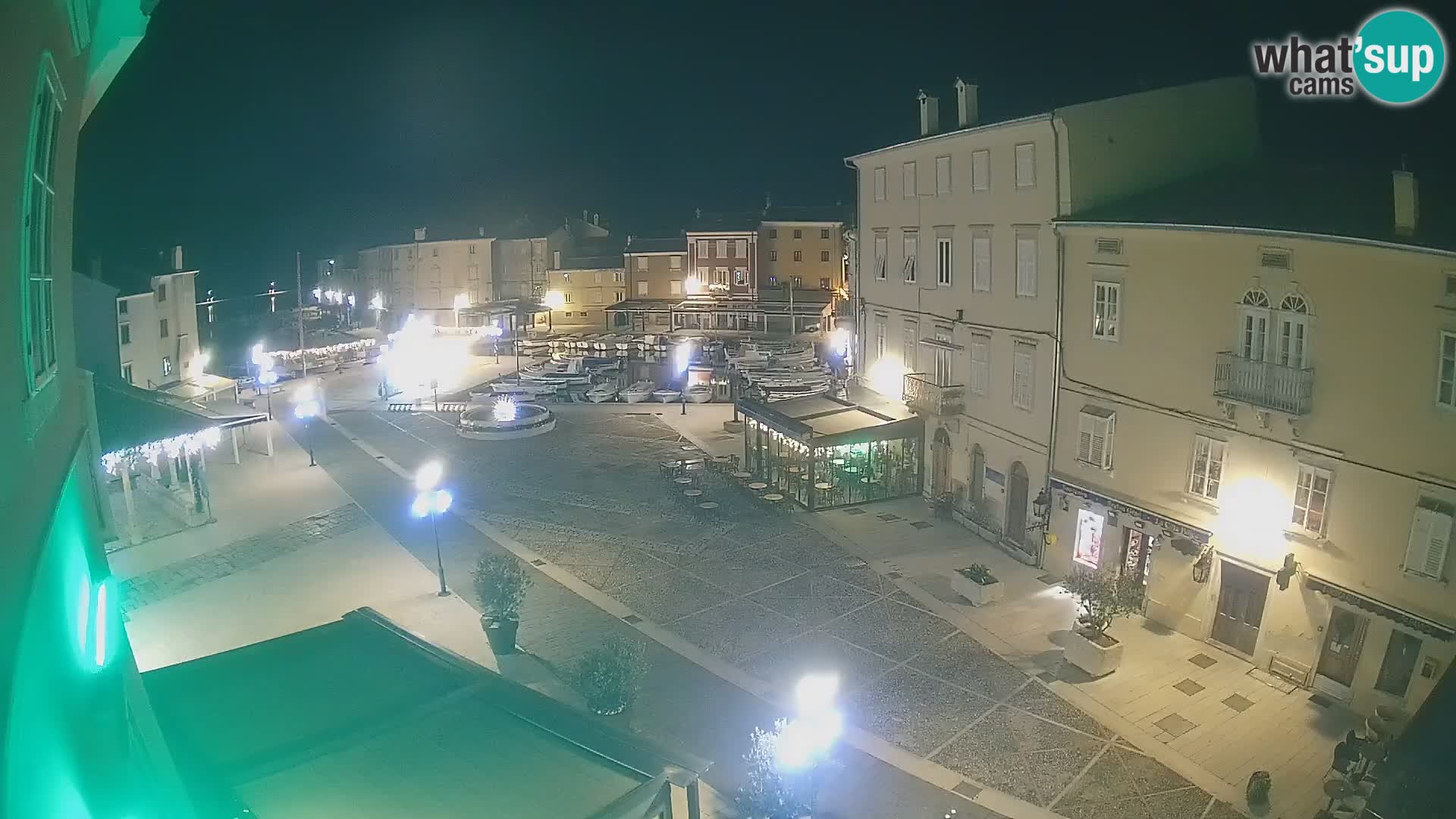 LIVE cam Cres city – place principale et “mandrač” – île de Cres – Croatie