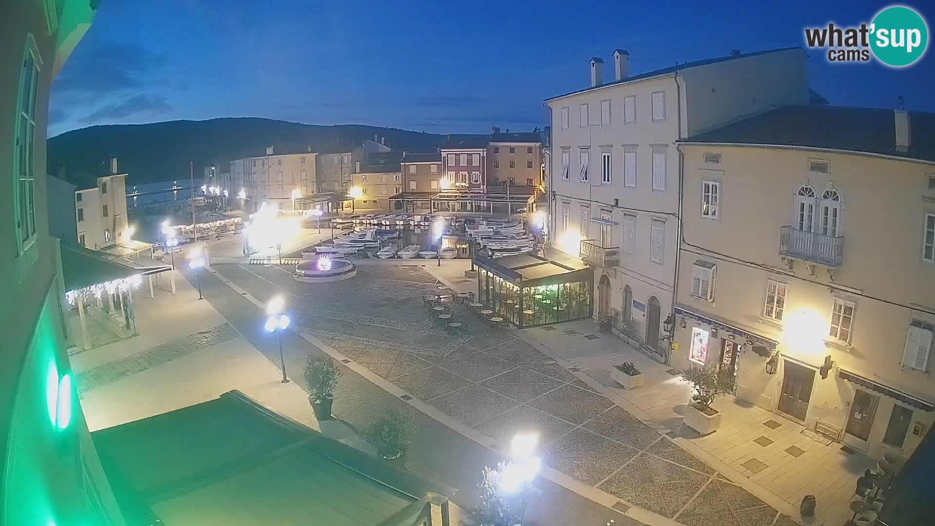 LIVE cam Cres city – place principale et “mandrač” – île de Cres – Croatie