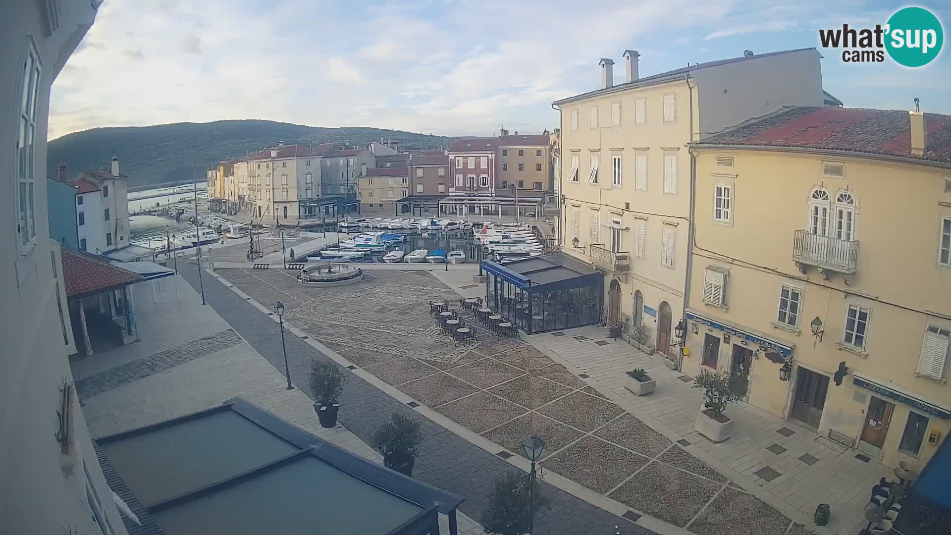 LIVE cam Cres Stadt – Hauptplatz und “mandrač” – Cres Insel – Kroatien