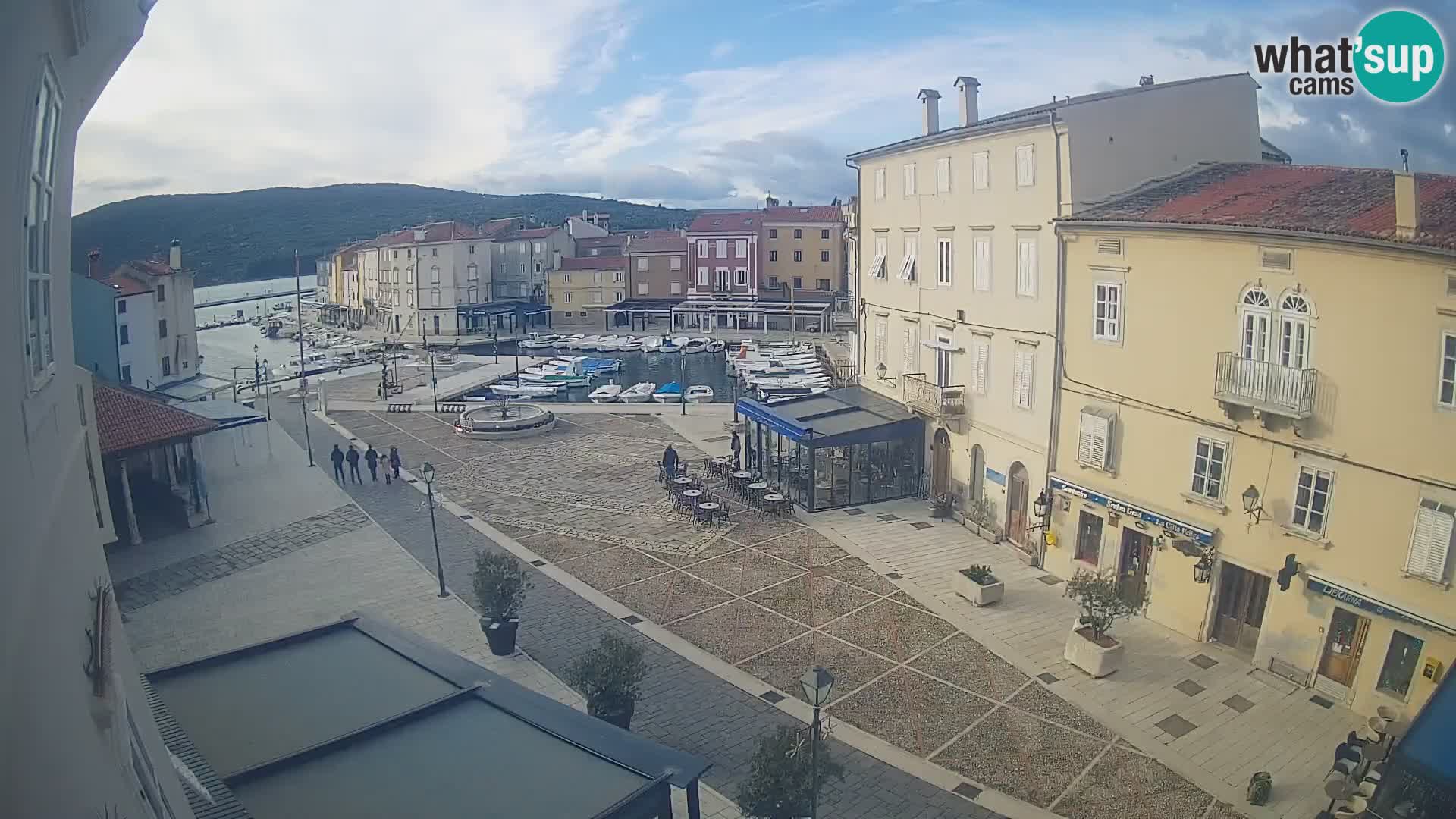 LIVE cam Cres Stadt – Hauptplatz und “mandrač” – Cres Insel – Kroatien