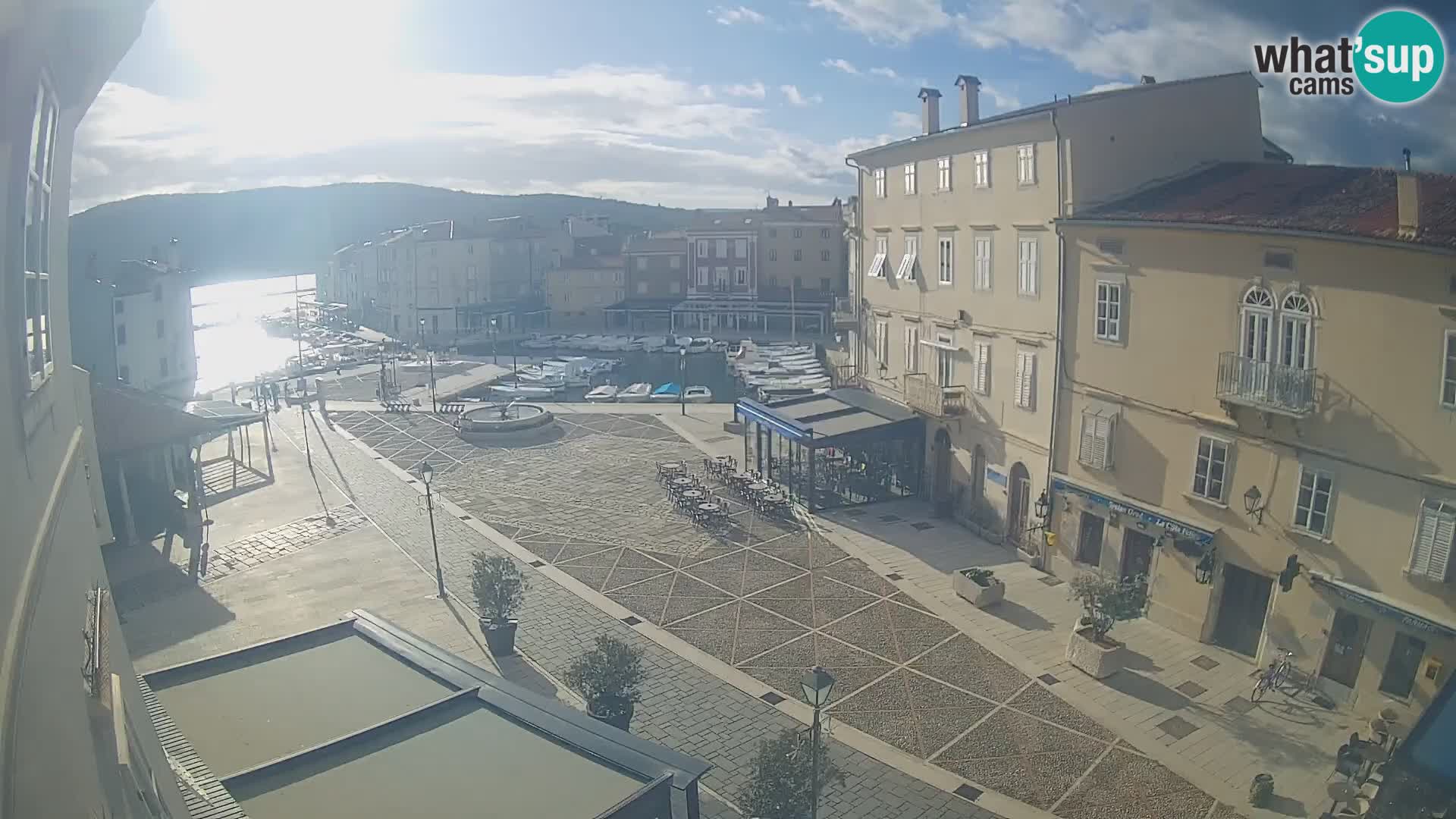 LIVE cam Cres città – piazza principale e “mandrač” – isola di Cherso – Croazia