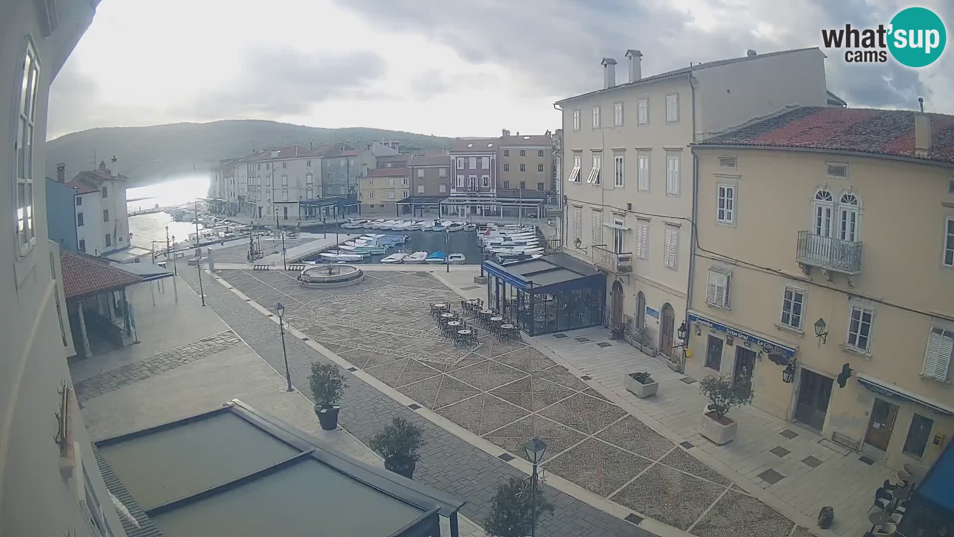 LIVE cam Cres Stadt – Hauptplatz und “mandrač” – Cres Insel – Kroatien