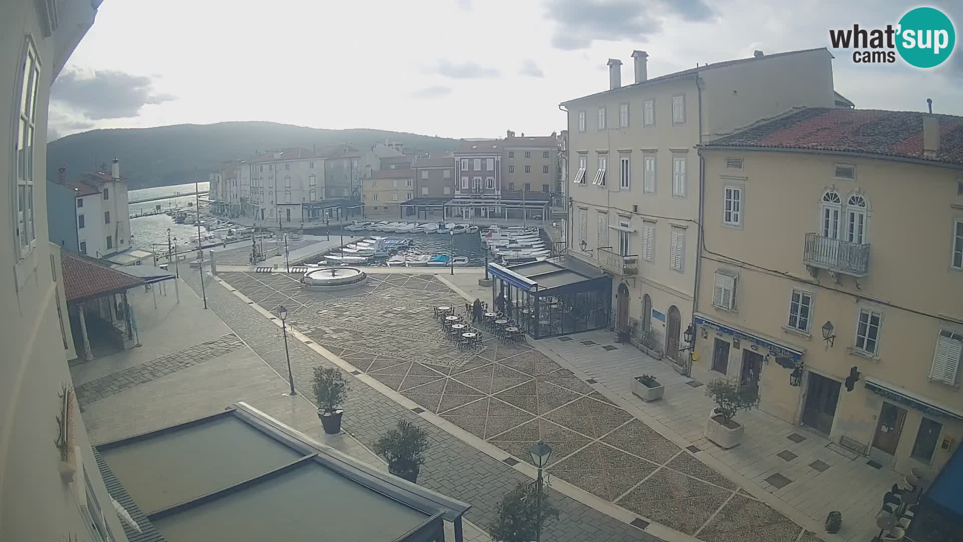 LIVE cam Cres city – main square and “mandrač” – Cres island – Croatia