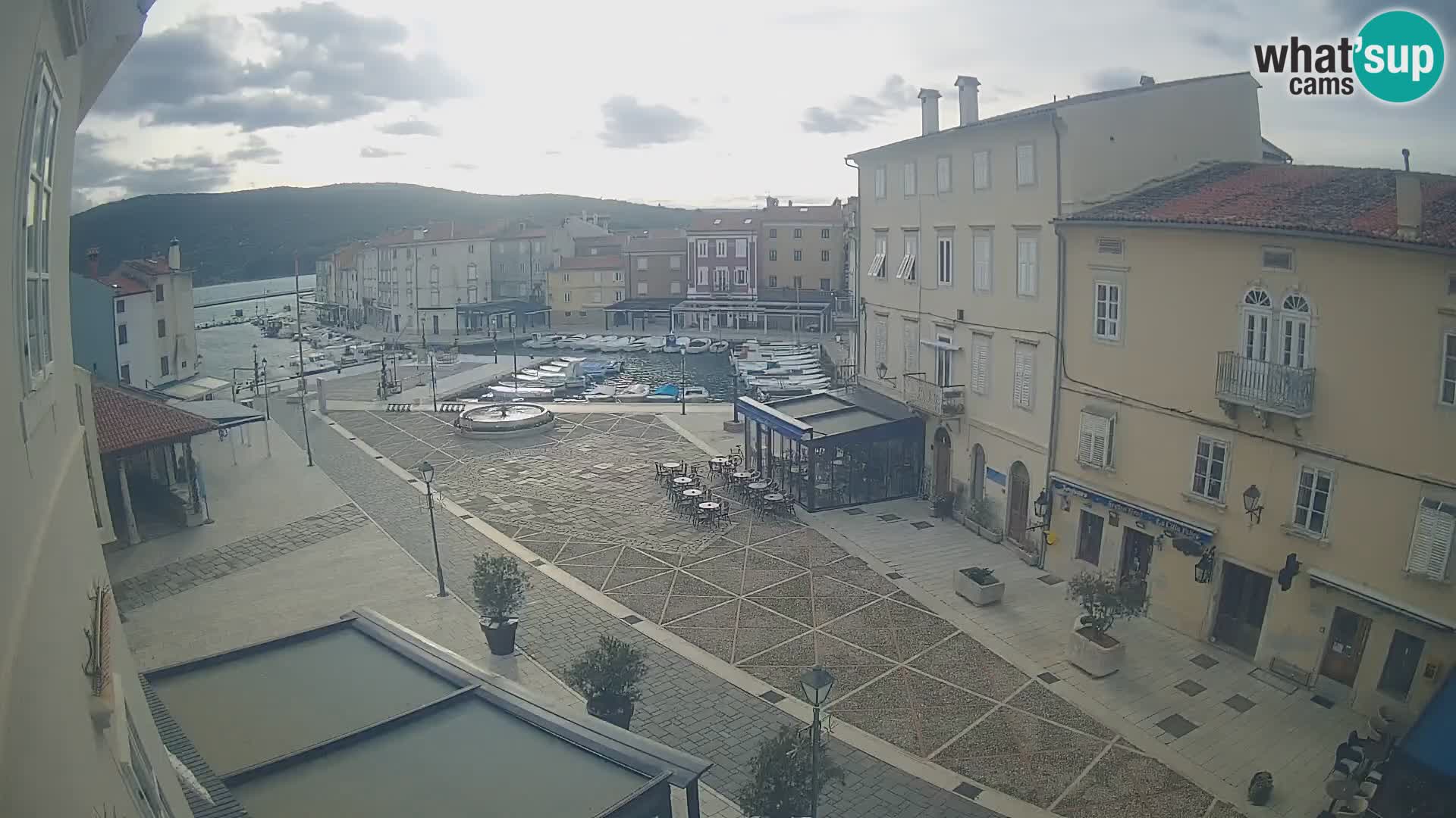 LIVE cam Cres Stadt – Hauptplatz und “mandrač” – Cres Insel – Kroatien