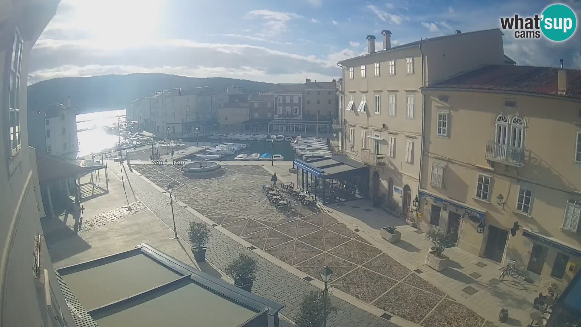 LIVE cam Cres città – piazza principale e “mandrač” – isola di Cherso – Croazia