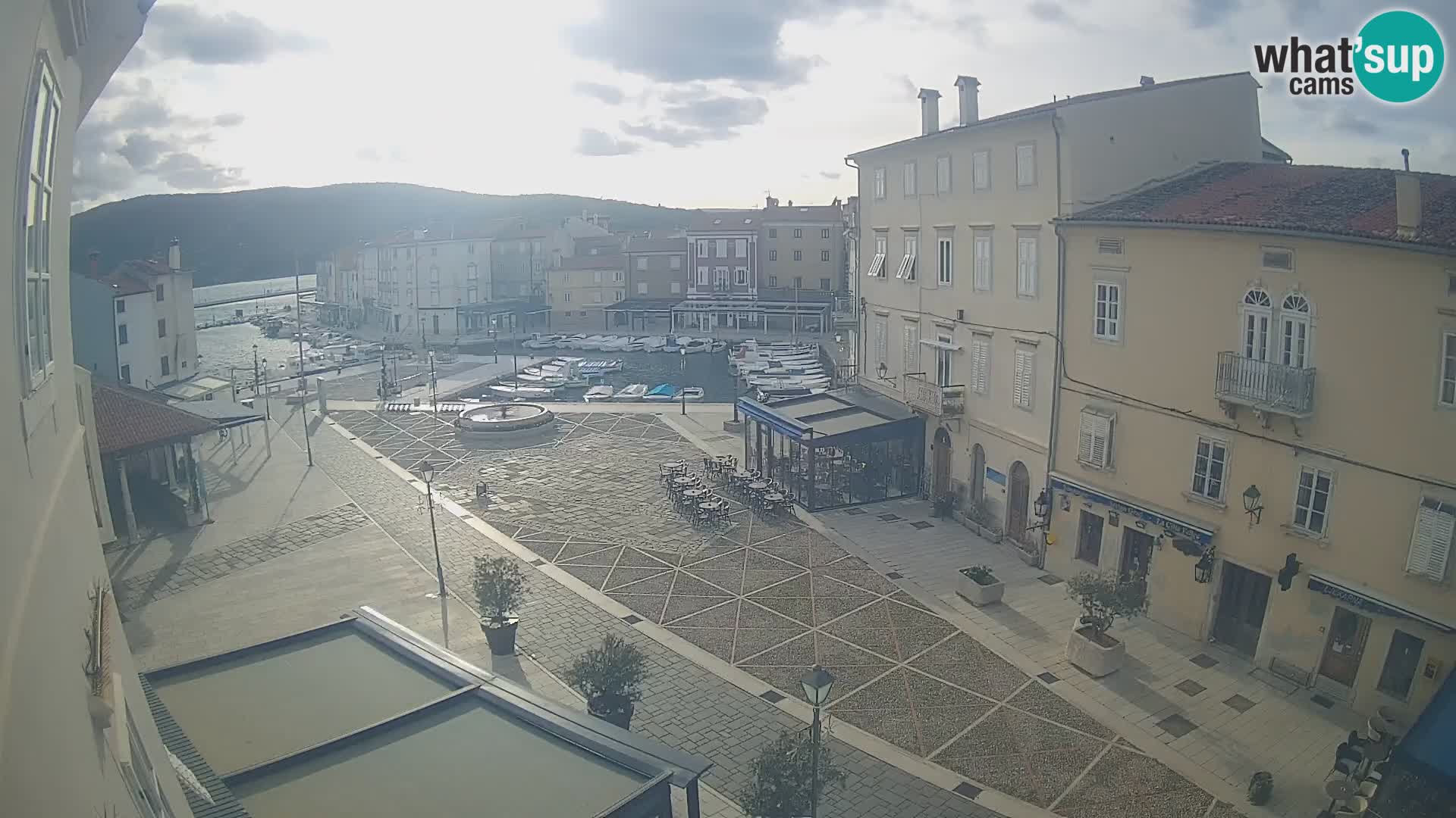 LIVE cam Cres city – main square and “mandrač” – Cres island – Croatia