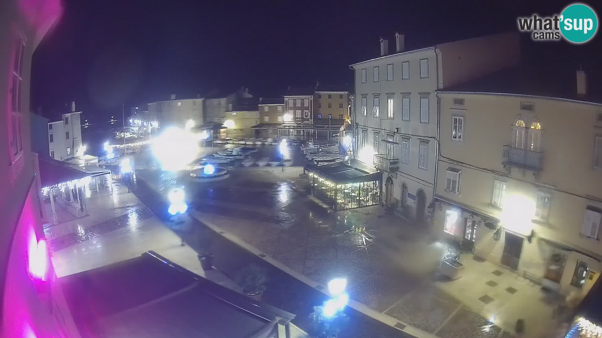 LIVE cam Cres city – place principale et “mandrač” – île de Cres – Croatie