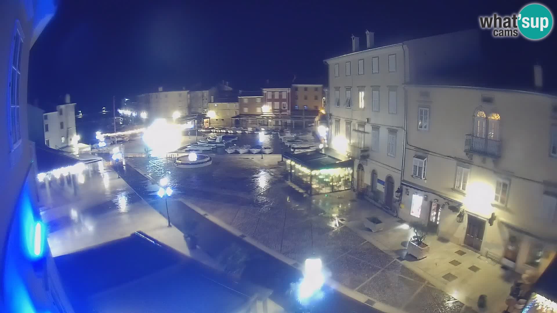 LIVE cam Cres city – place principale et “mandrač” – île de Cres – Croatie