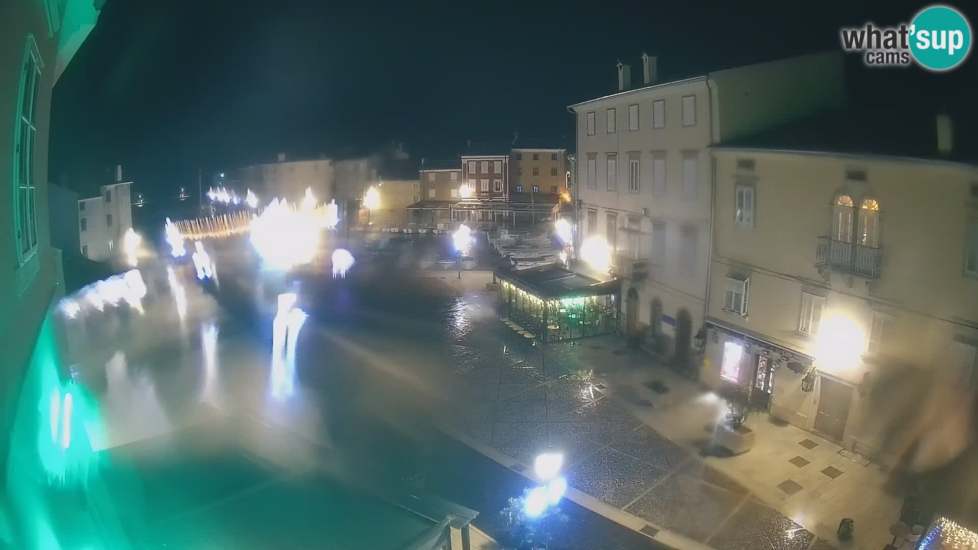 LIVE cam Cres city – place principale et “mandrač” – île de Cres – Croatie