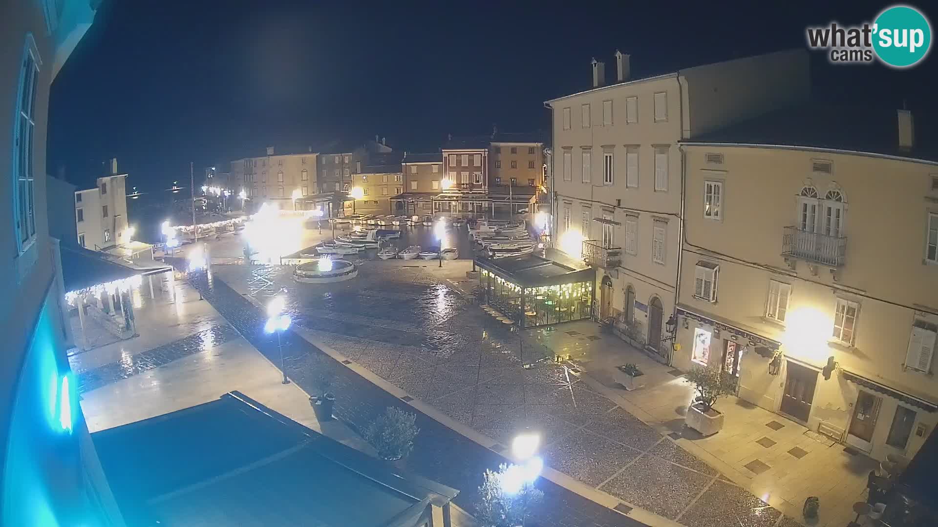 LIVE cam Cres city – place principale et “mandrač” – île de Cres – Croatie