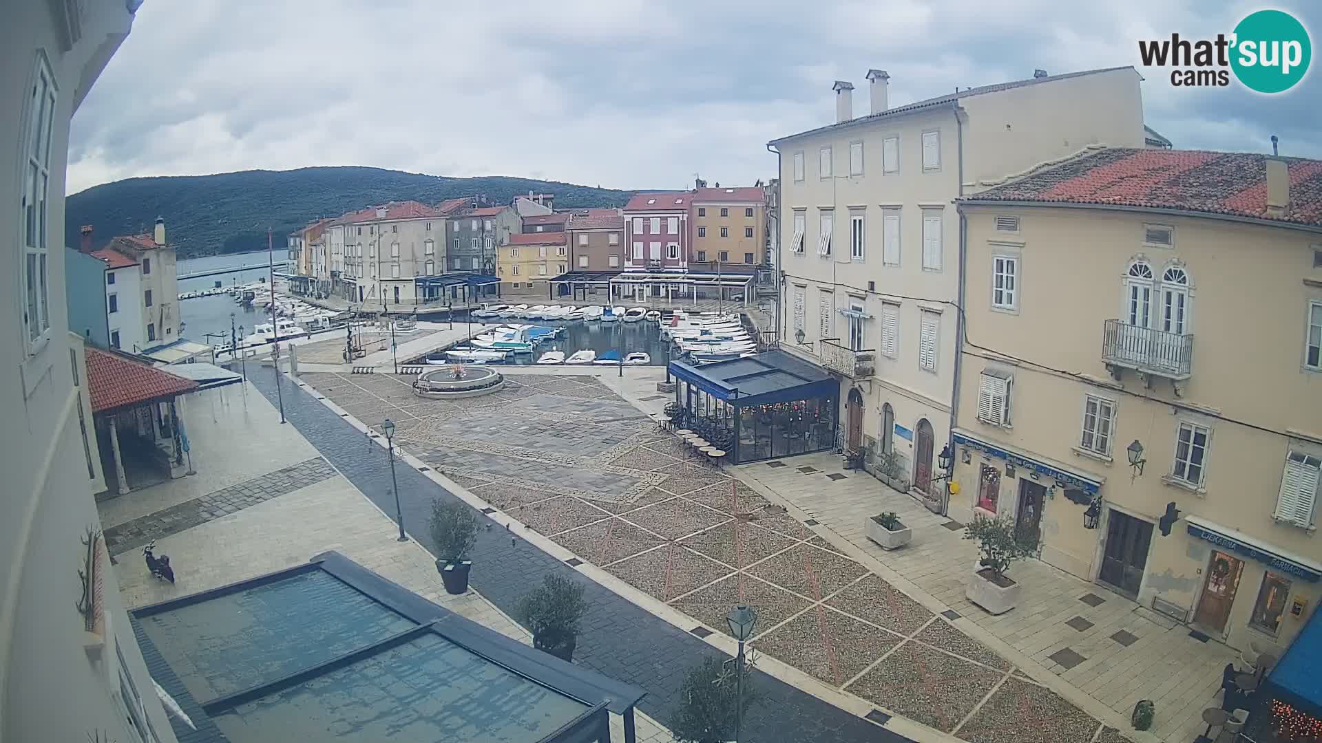 LIVE cam Cres city – main square and “mandrač” – Cres island – Croatia