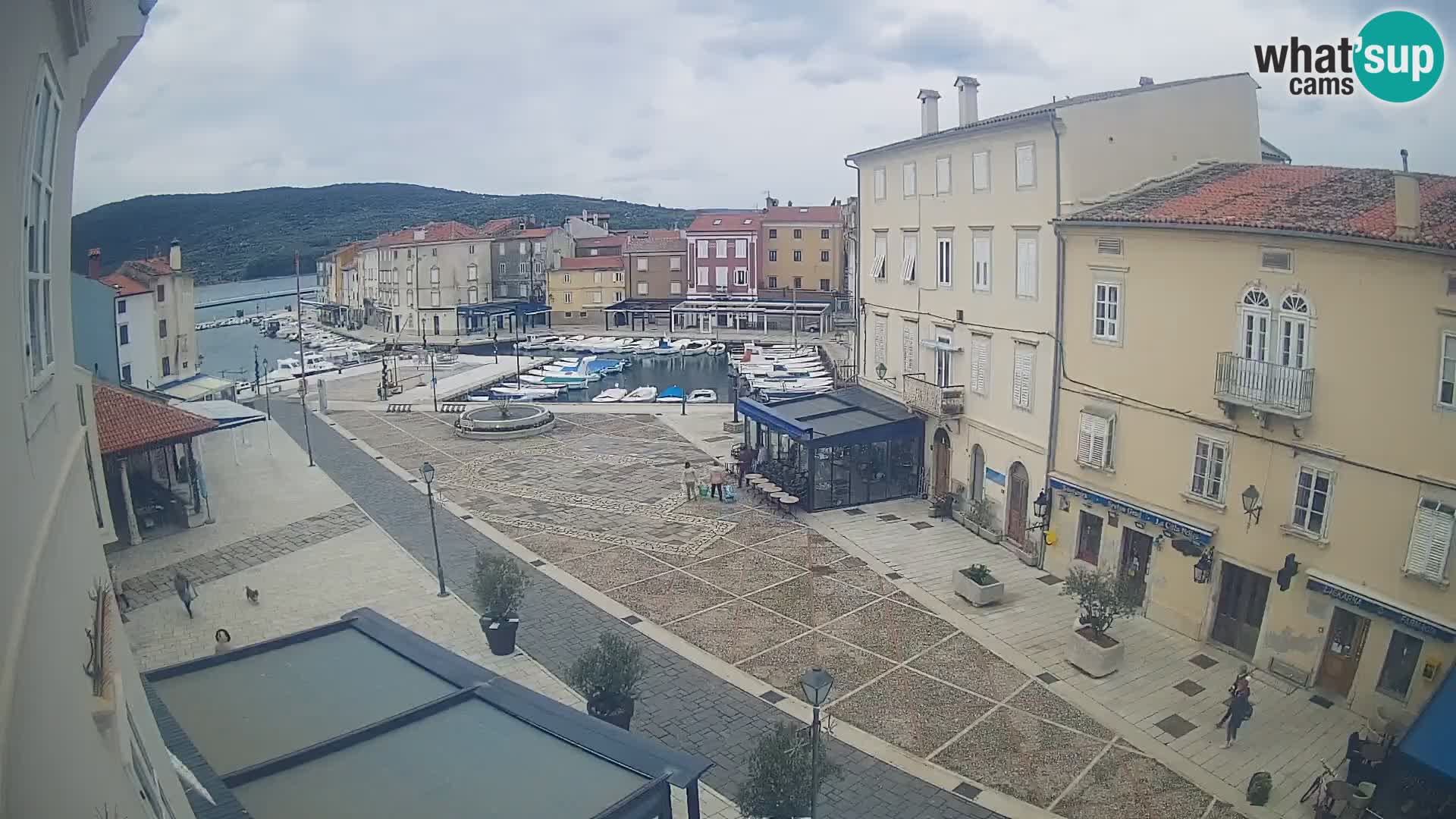 LIVE cam Cres città – piazza principale e “mandrač” – isola di Cherso – Croazia