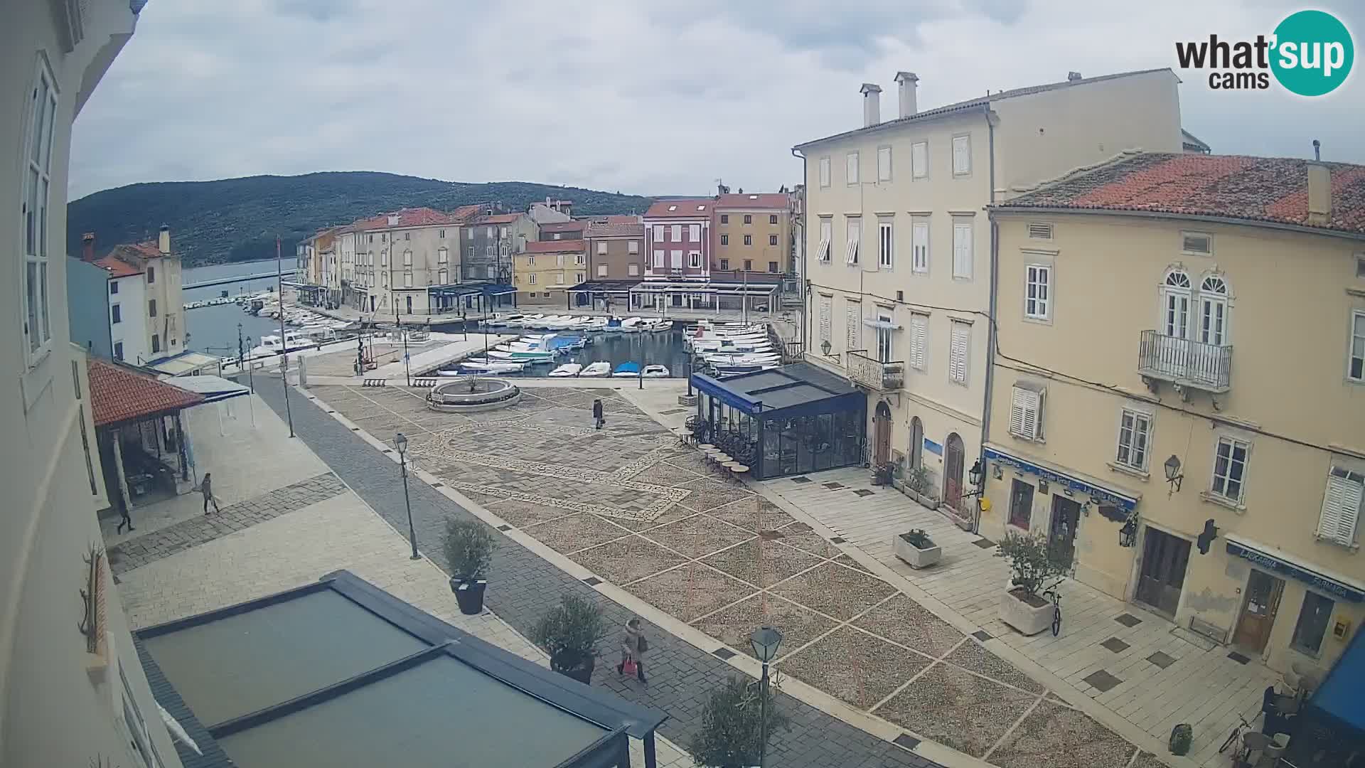 LIVE cam Cres città – piazza principale e “mandrač” – isola di Cherso – Croazia