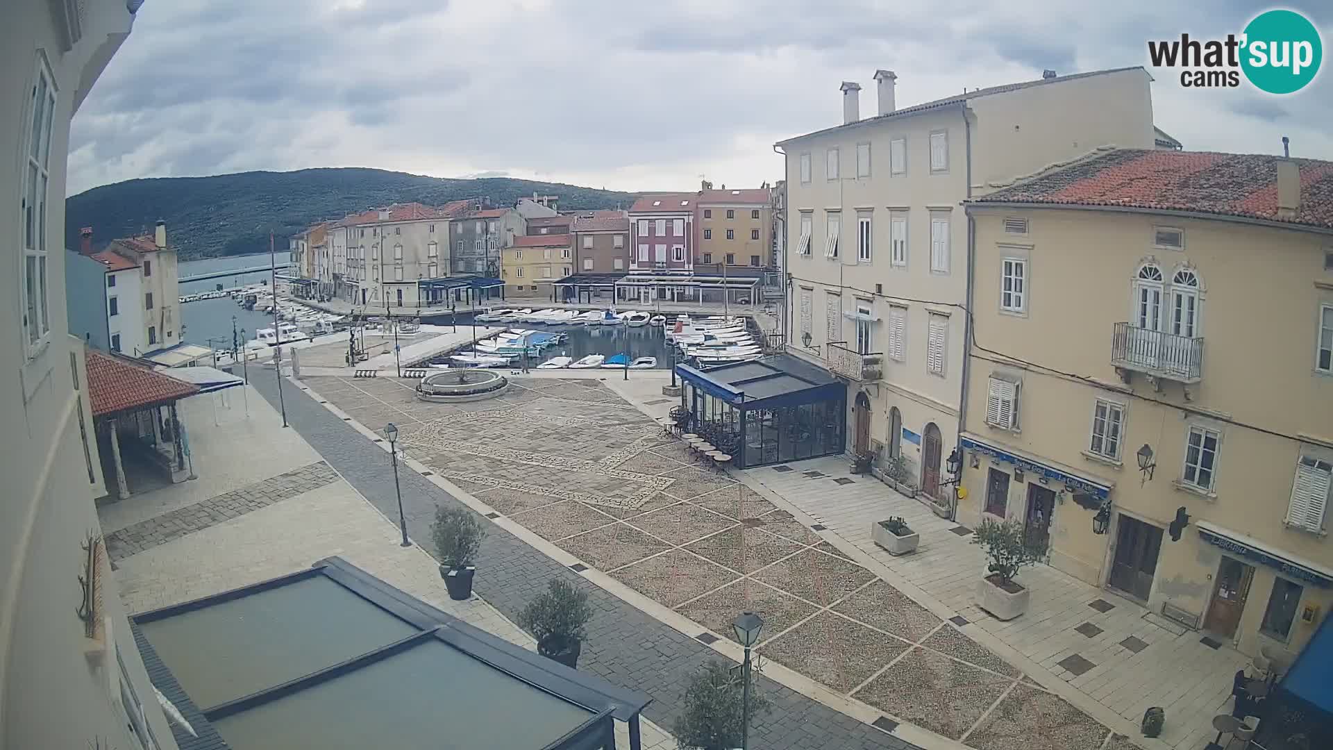 LIVE cam Cres city – main square and “mandrač” – Cres island – Croatia