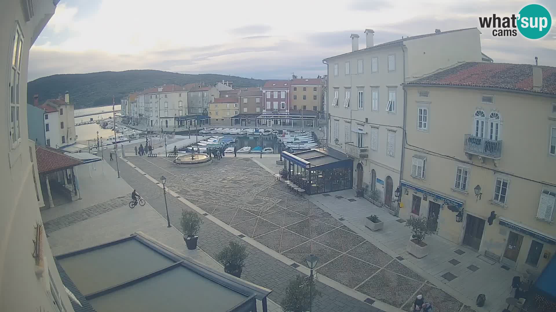 LIVE cam Cres city – main square and “mandrač” – Cres island – Croatia