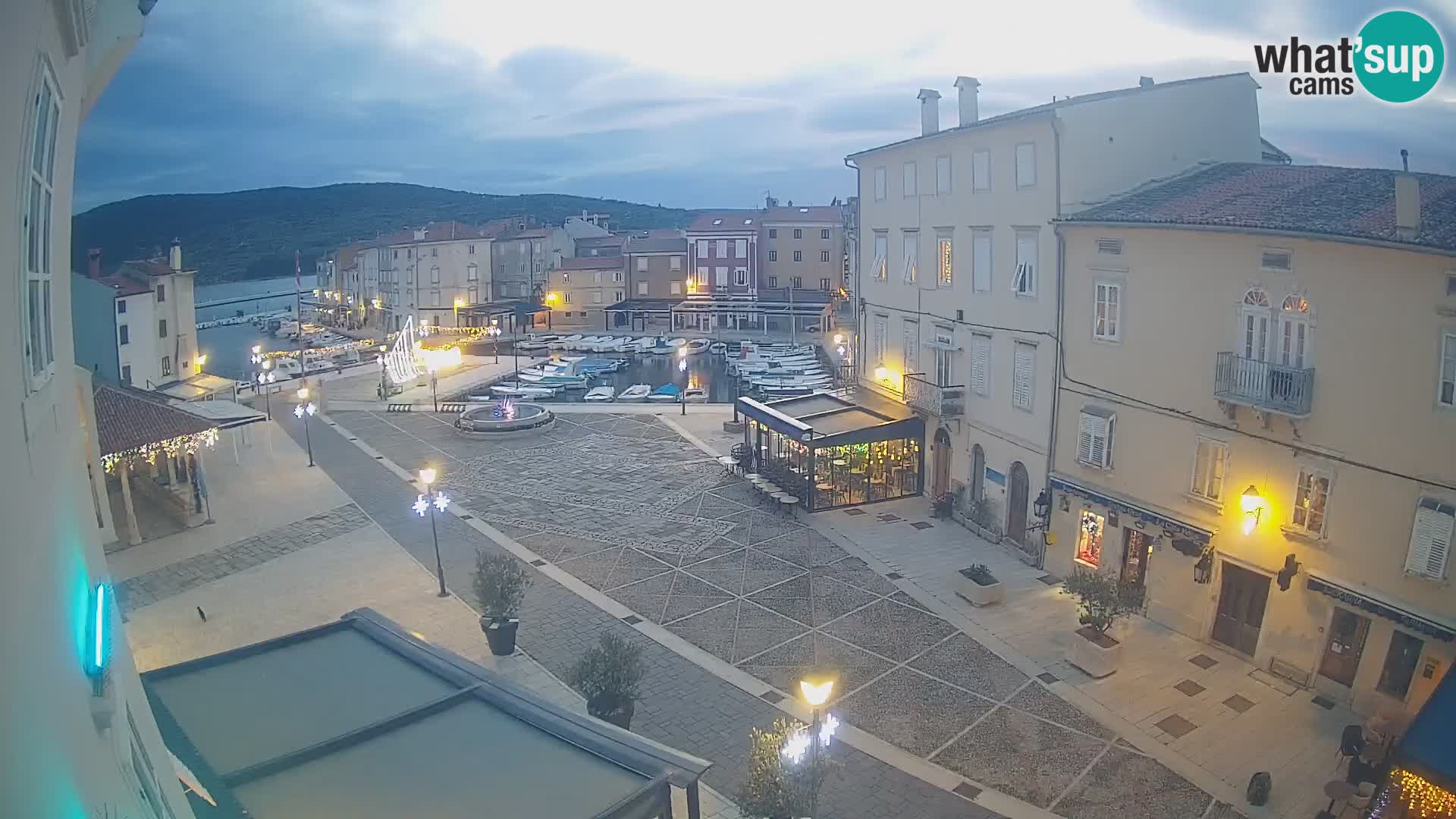 LIVE cam Cres città – piazza principale e “mandrač” – isola di Cherso – Croazia