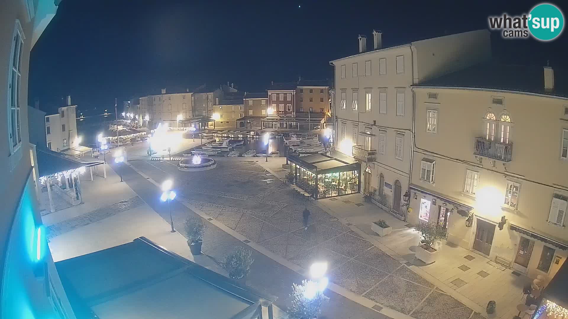 LIVE cam Cres city – place principale et “mandrač” – île de Cres – Croatie