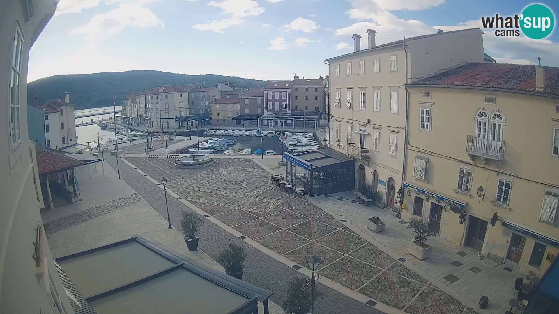 LIVE cam Cres città – piazza principale e “mandrač” – isola di Cherso – Croazia