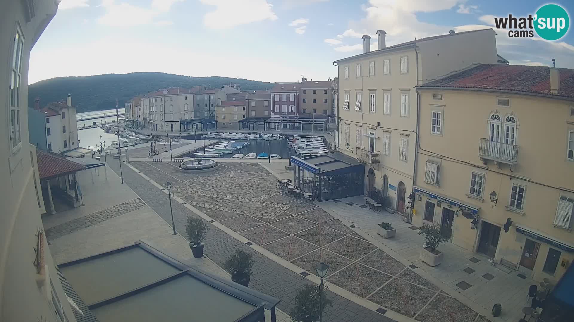 LIVE cam Cres città – piazza principale e “mandrač” – isola di Cherso – Croazia